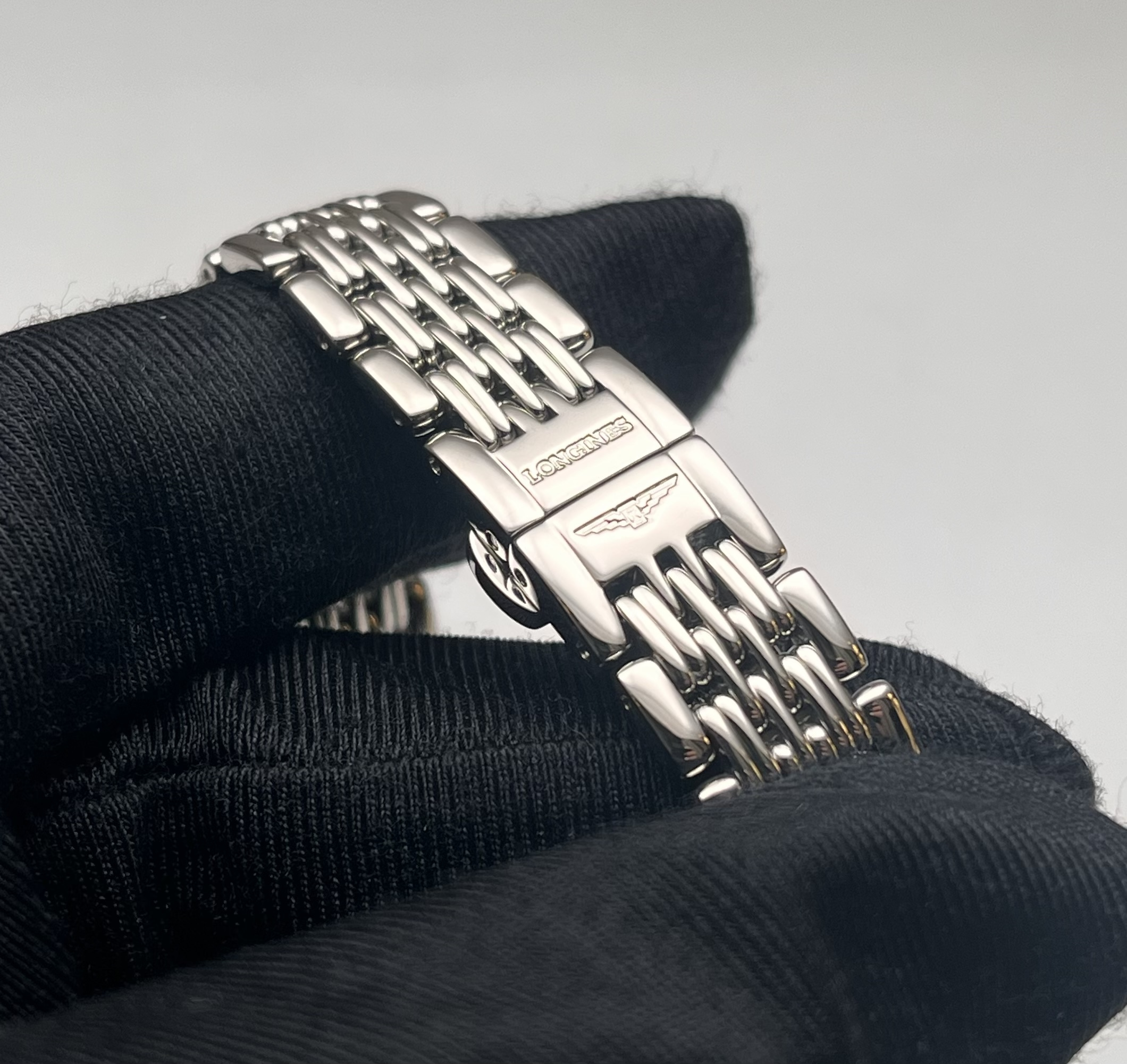 Longines L4.260.4.12.6 detail 4