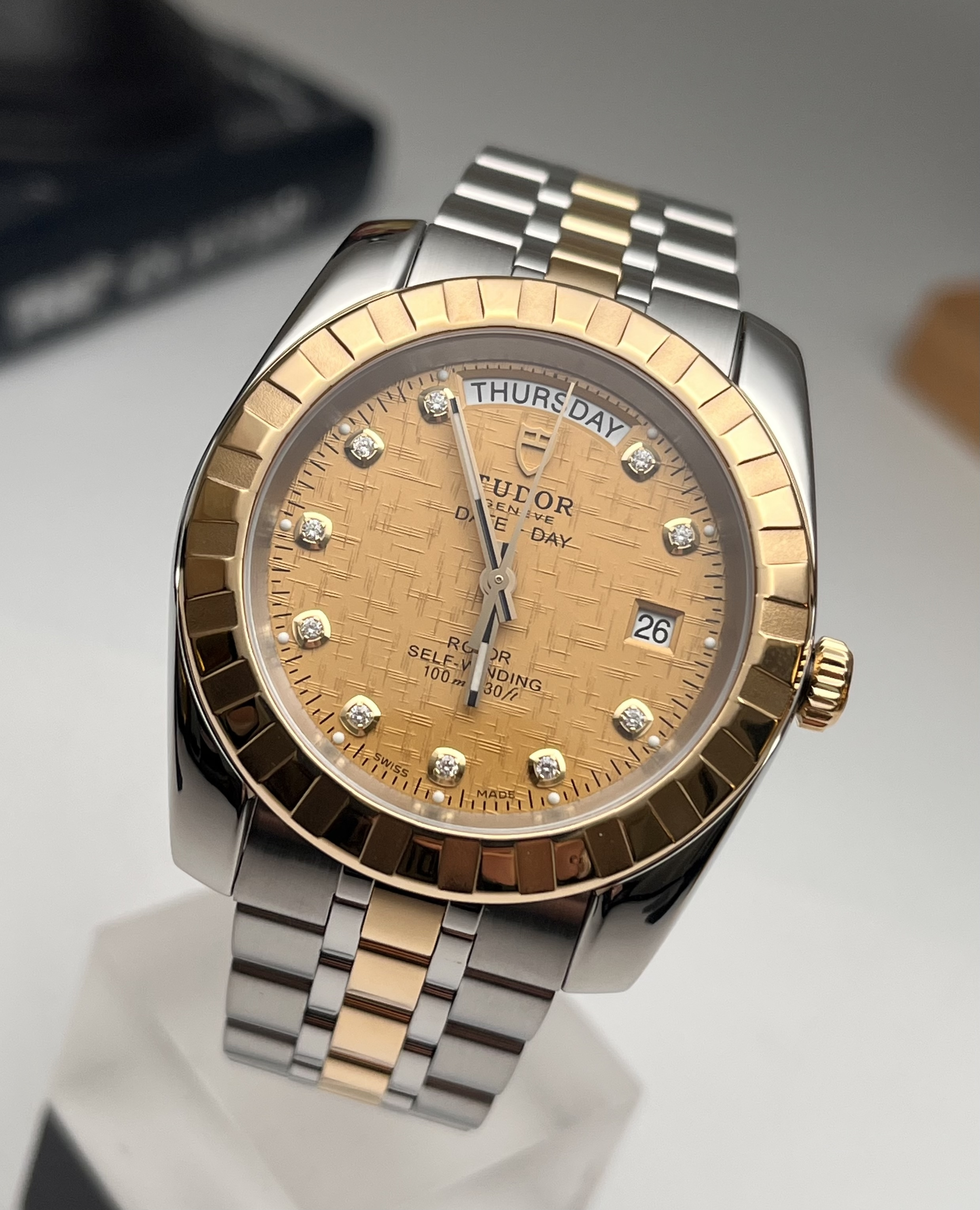 Tudor m23013-0022 detail 1