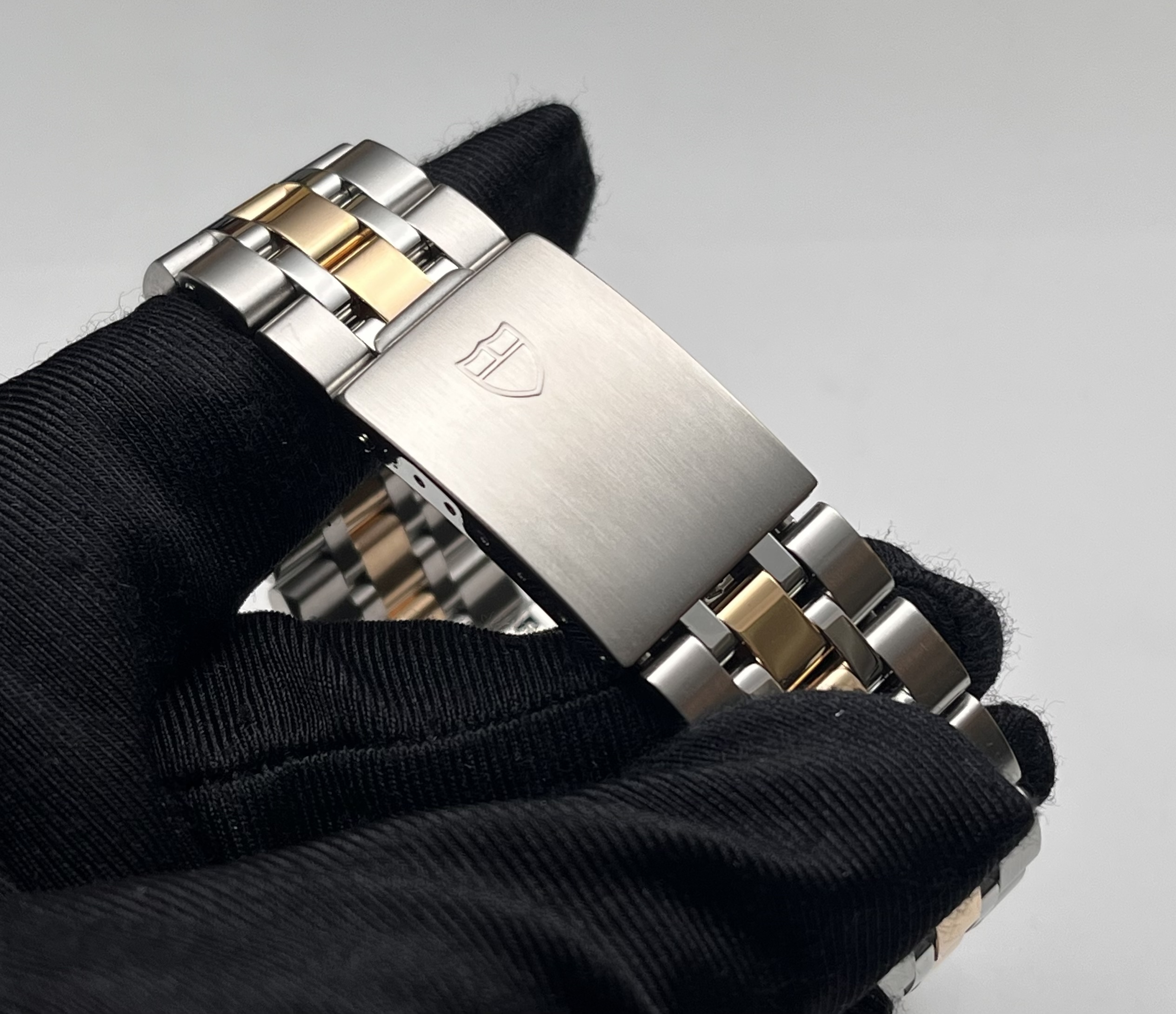 Tudor m23013-0022 detail 5