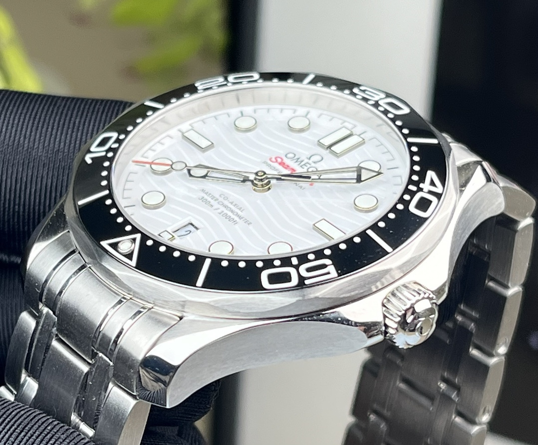 Omega 210.30.42.20.04.001 detail 4