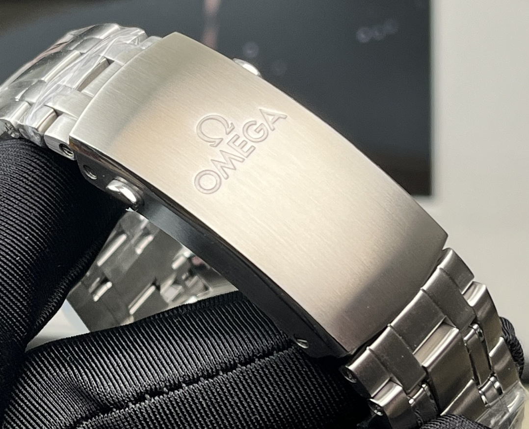 Omega 210.30.42.20.04.001 detail 6