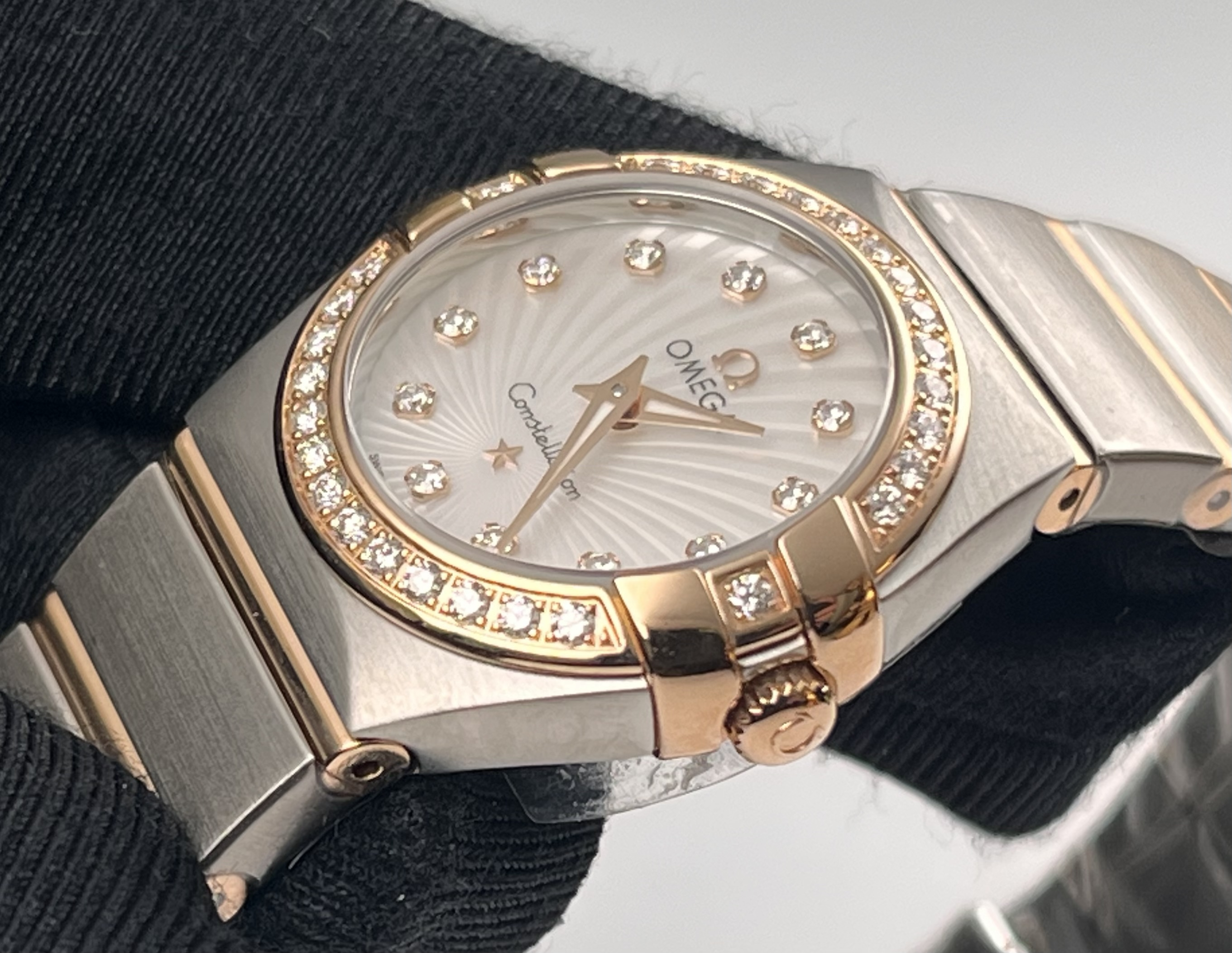 Omega 123.25.24.60.55.002 detail 2