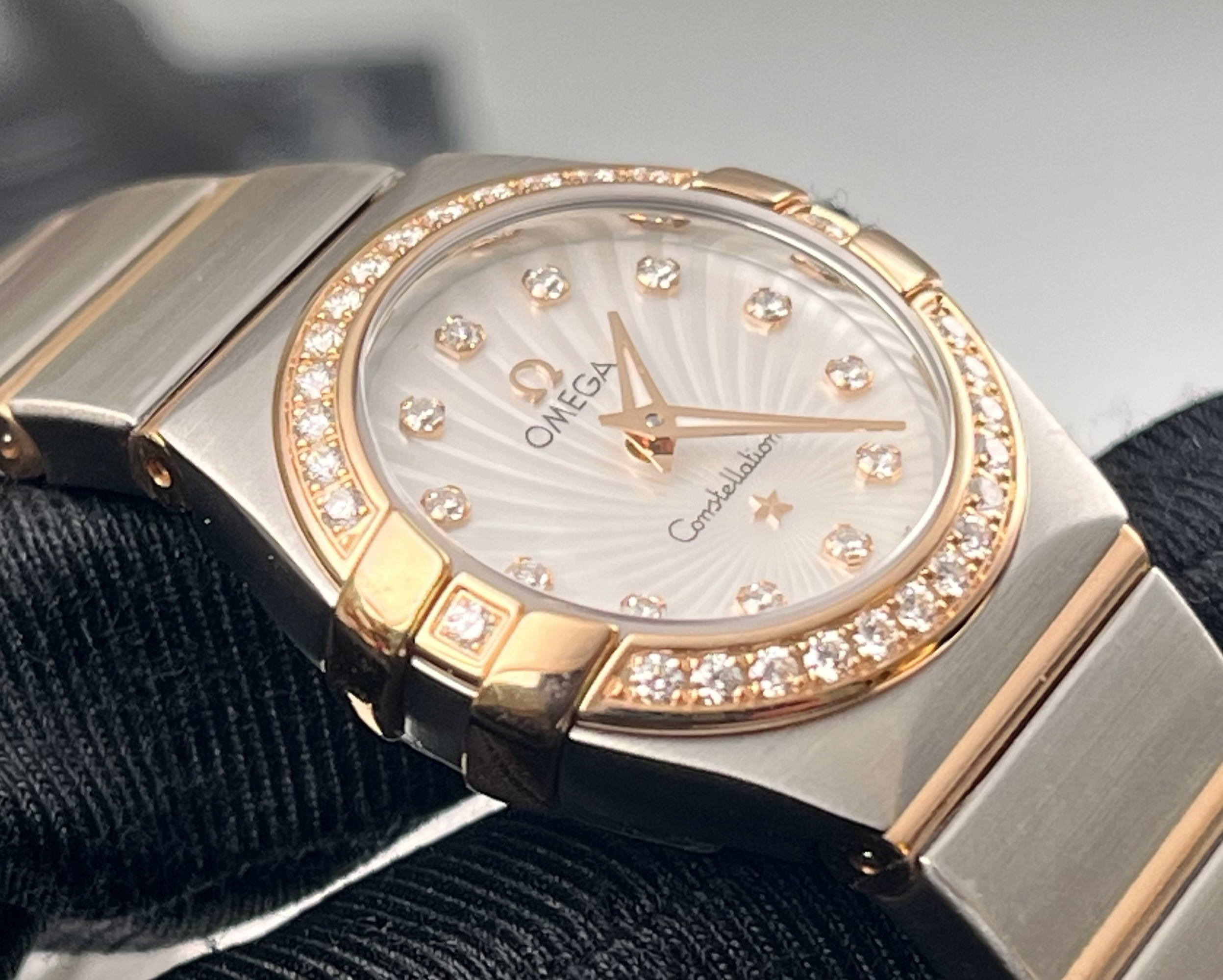 Omega 123.25.24.60.55.002 detail 3