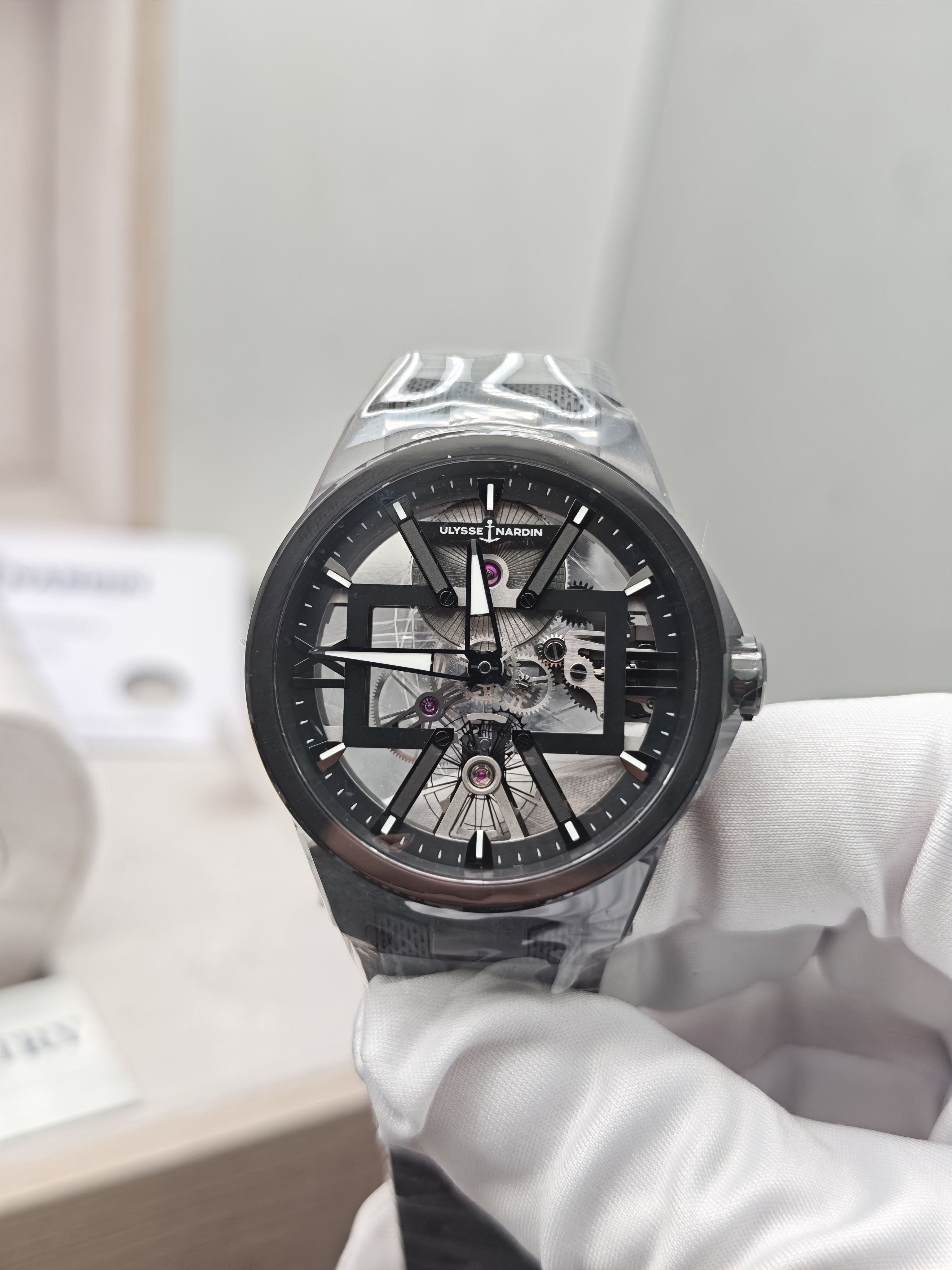 Ulysse Nardin 3713-260 / BLACK detail 1