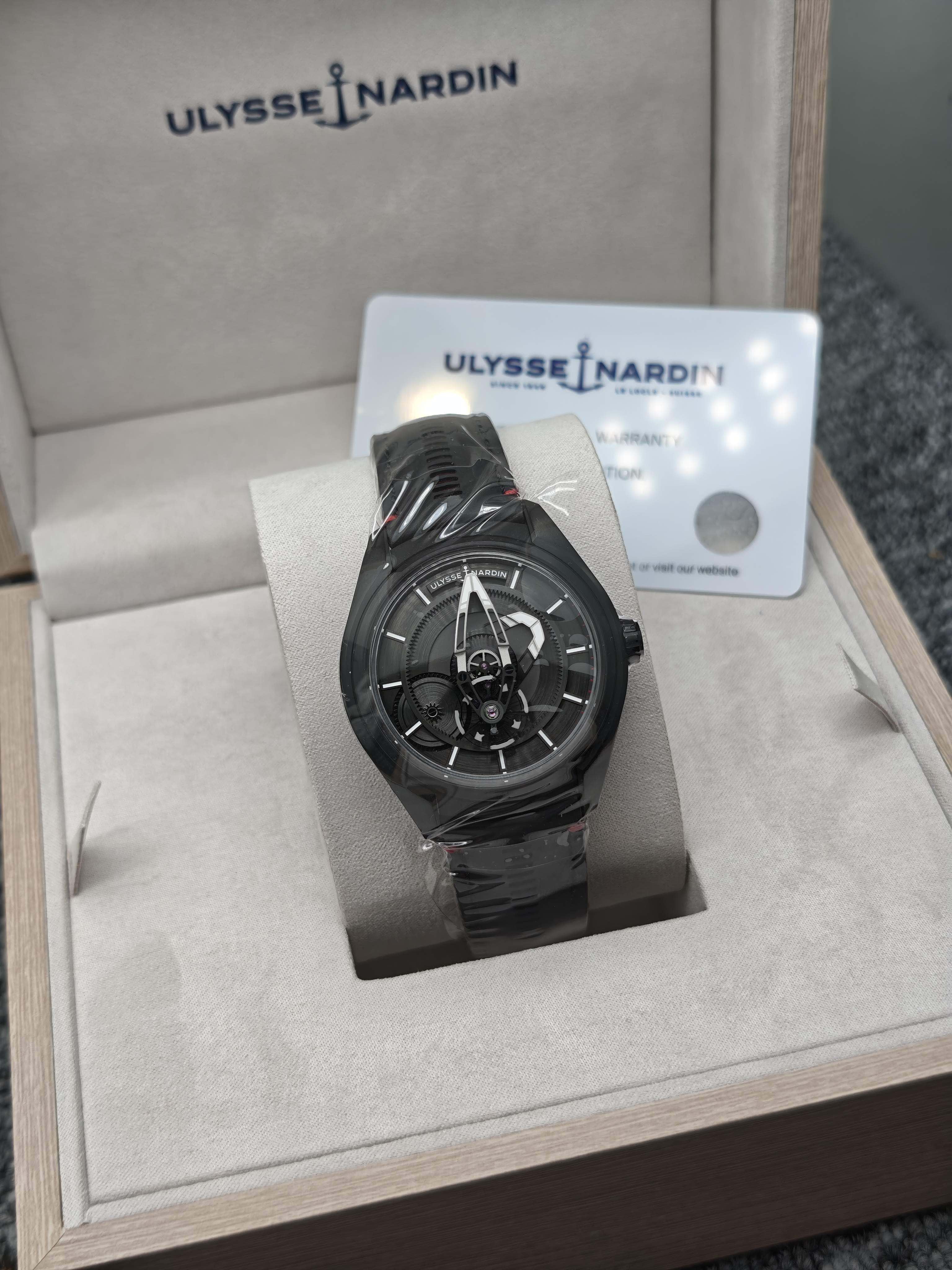 Ulysse Nardin 2303-270 / BLACK detail 2