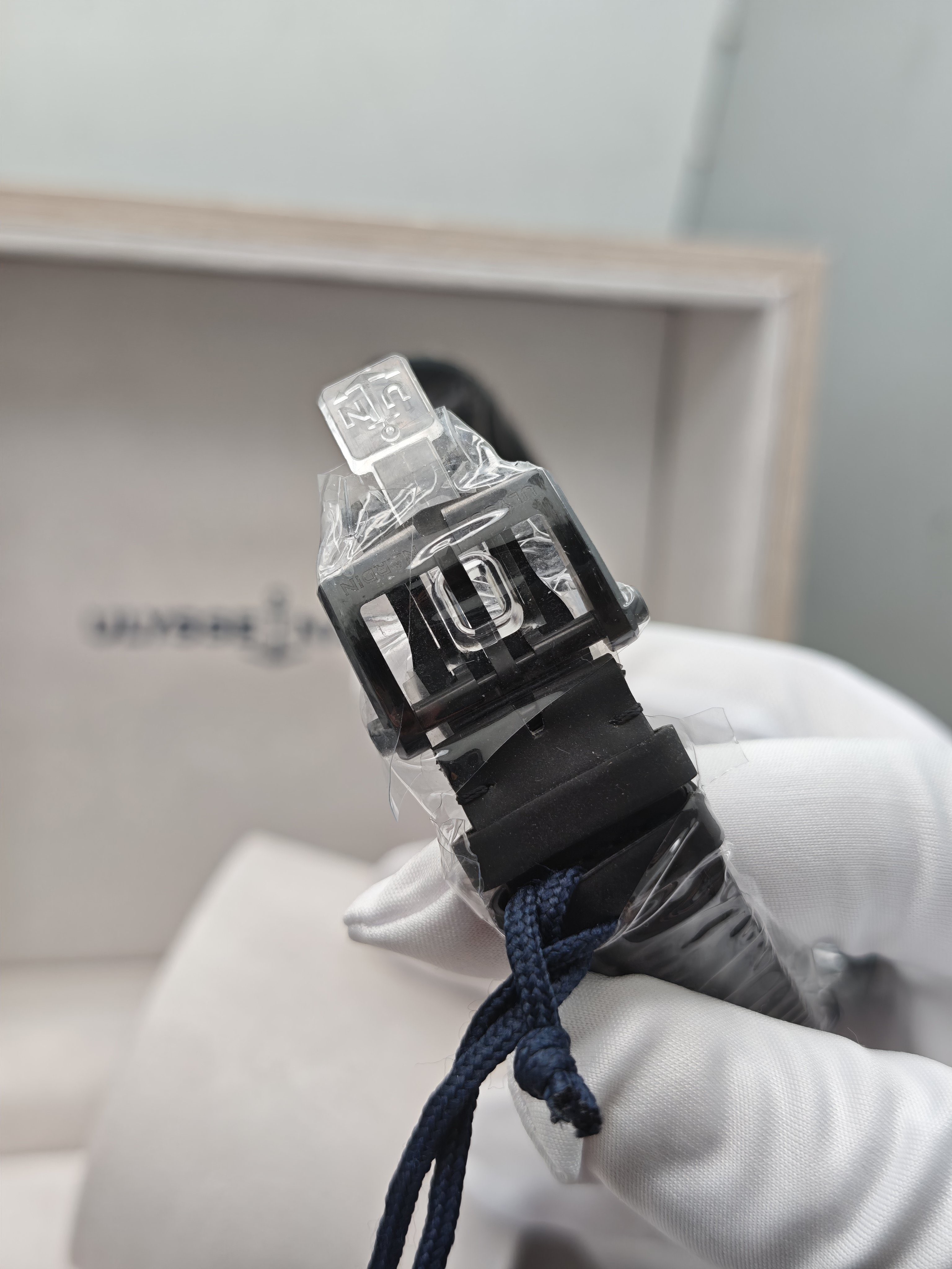 Ulysse Nardin 2303-270 / BLACK detail 3
