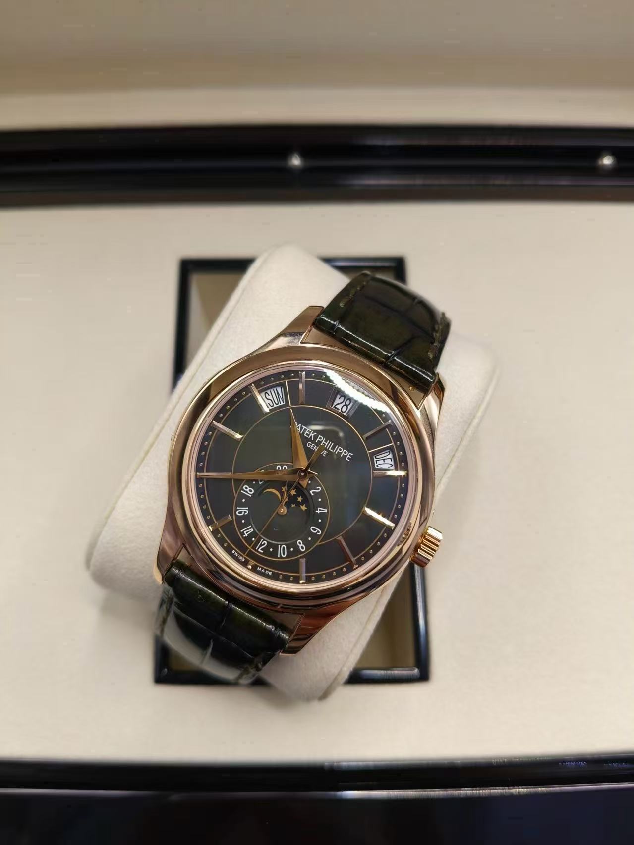 Patek Philippe 5205R-011 detail 2