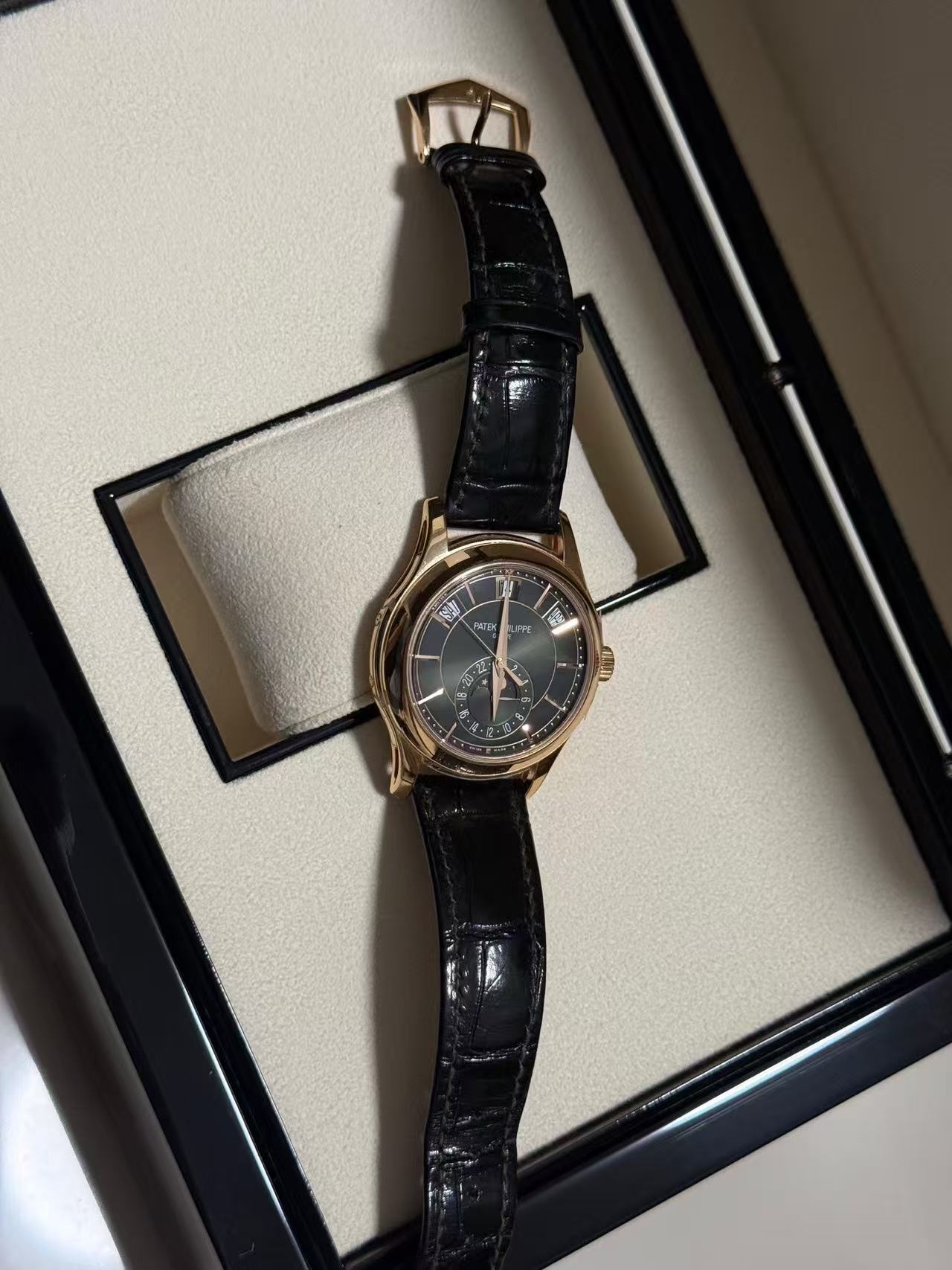 Patek Philippe 5205R-011 detail 3