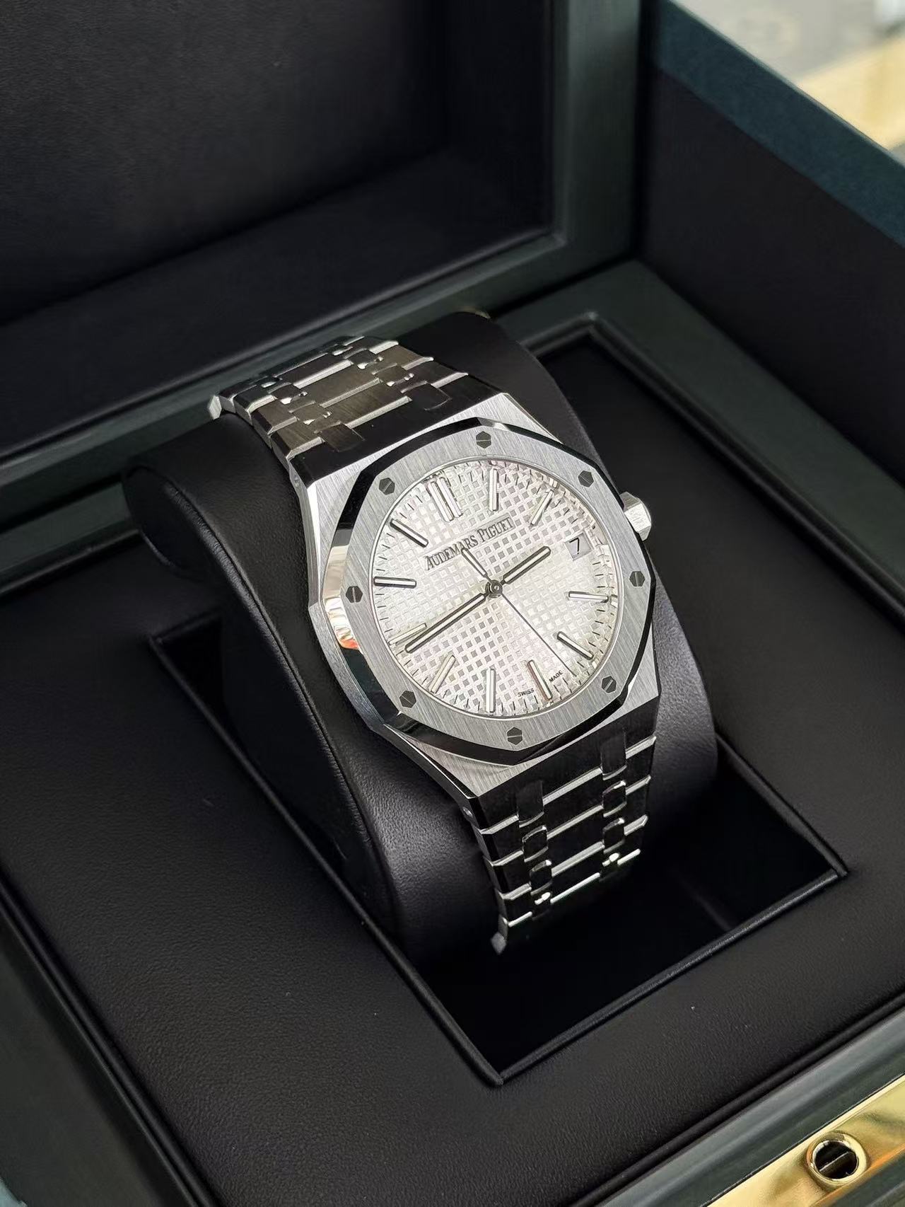 Audemars Piguet 15510ST.OO.1320ST.08 detail 1