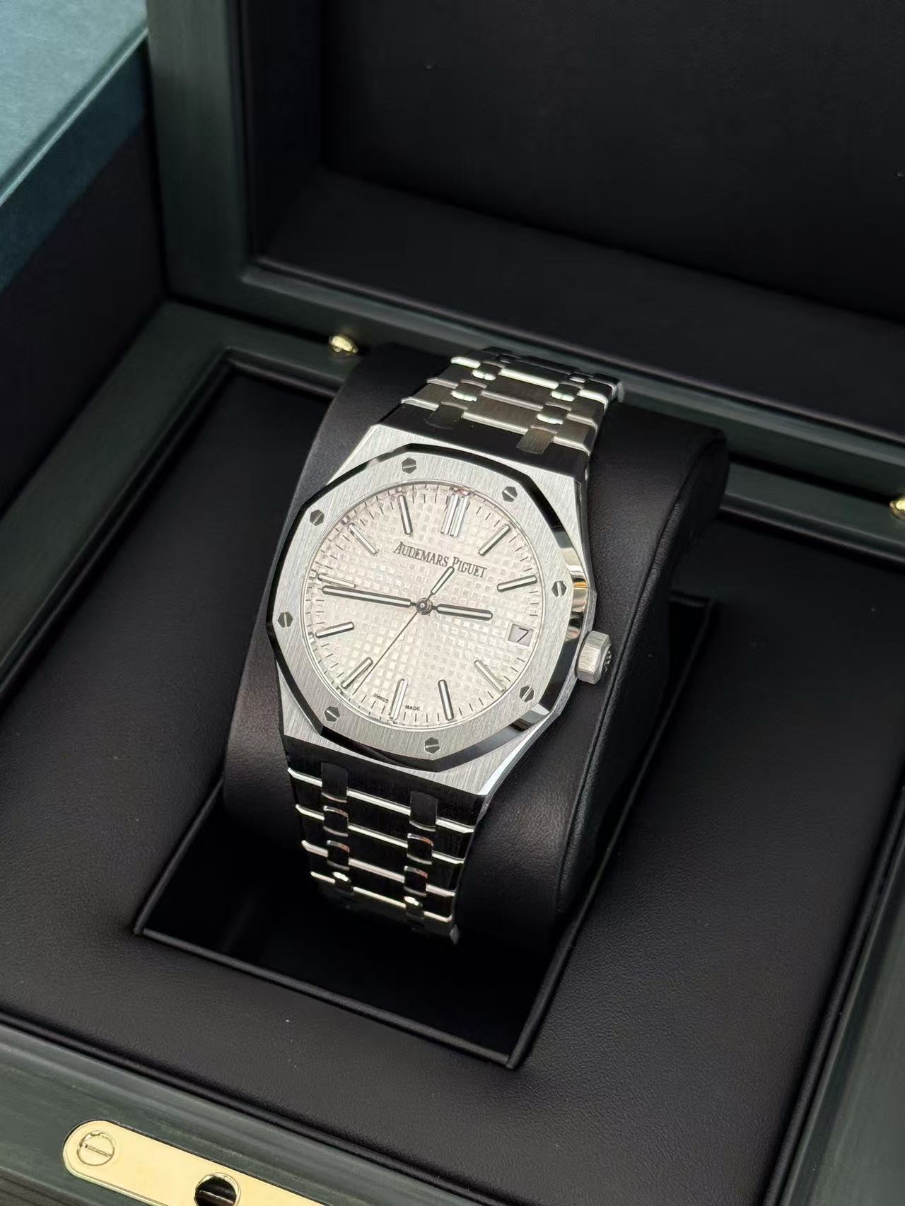 Audemars Piguet 15510ST.OO.1320ST.08 detail 2