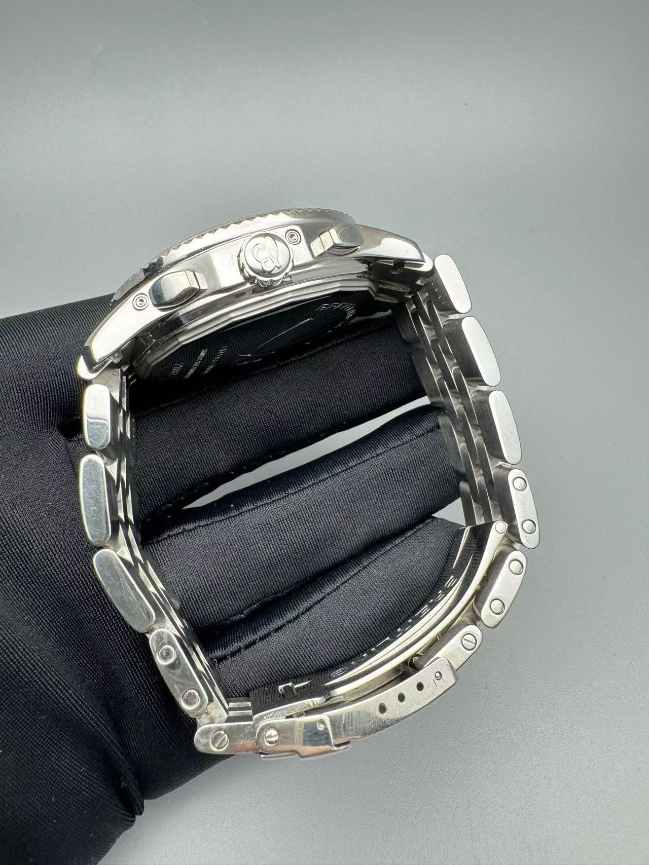 Breitling P1936212 / C730 detail 3