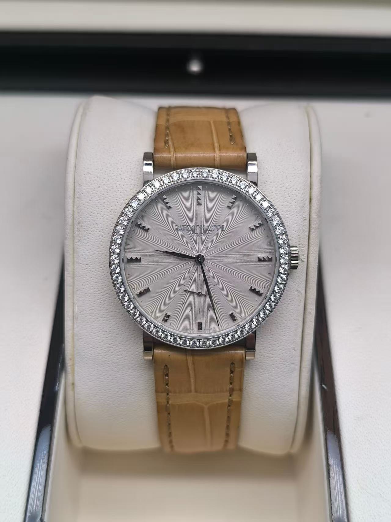 Patek Philippe 7120G-001 detail 5