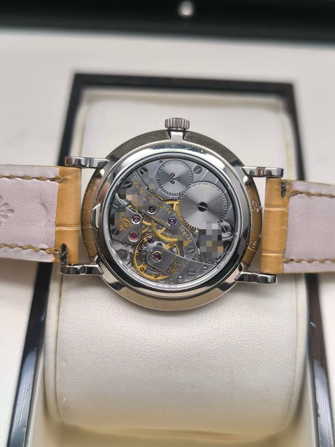 Patek Philippe 7120G-001 detail 8