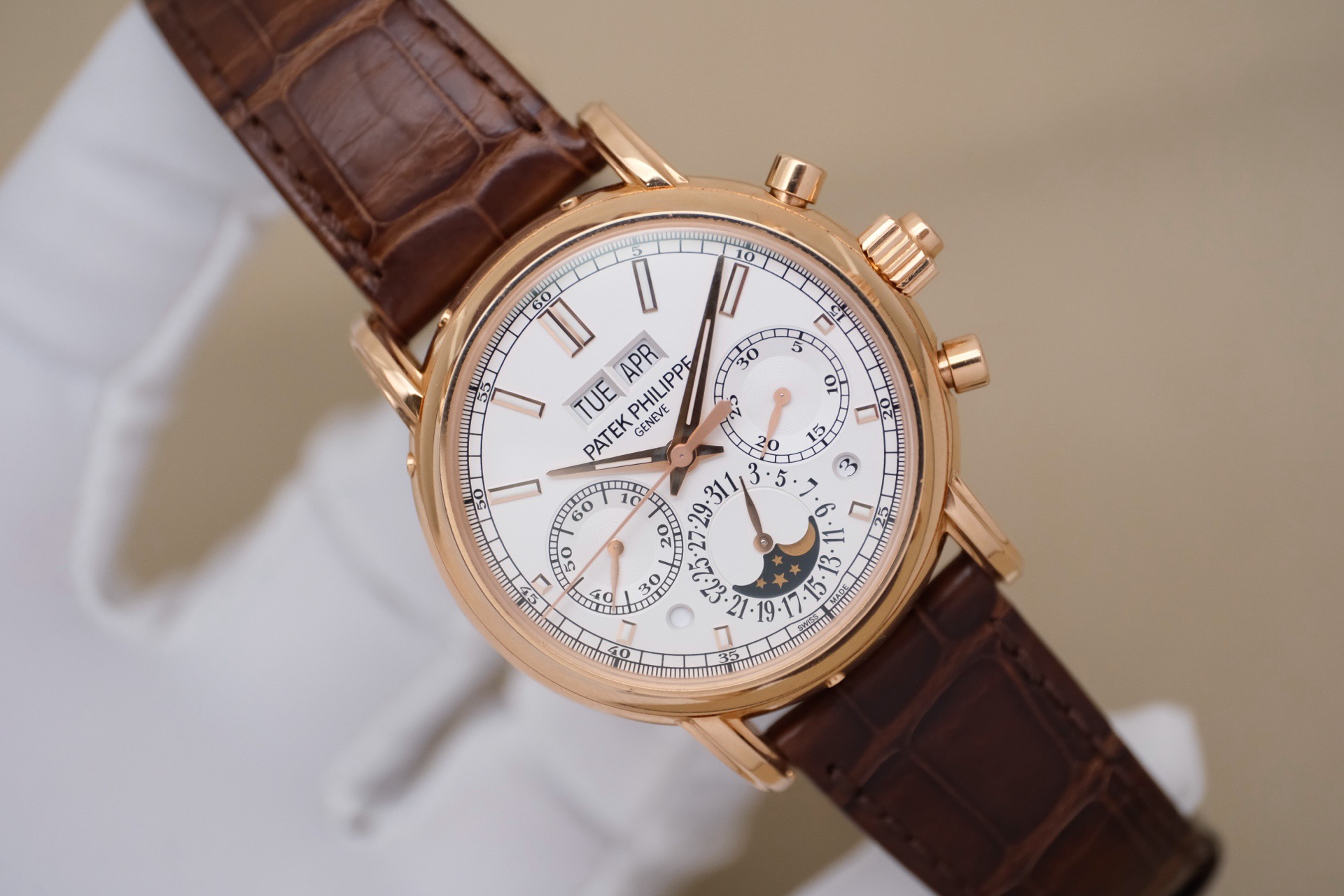 Patek Philippe 5204R-001 detail 1