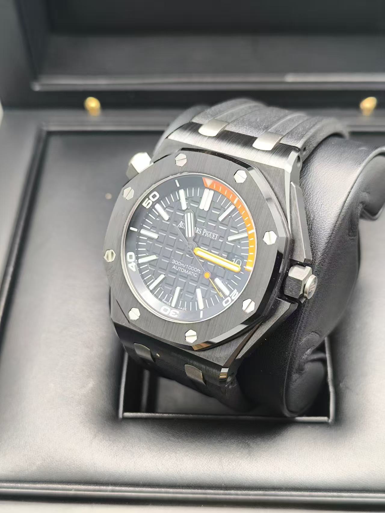 Audemars Piguet 15707CE.00.A002CA.01 detail 1