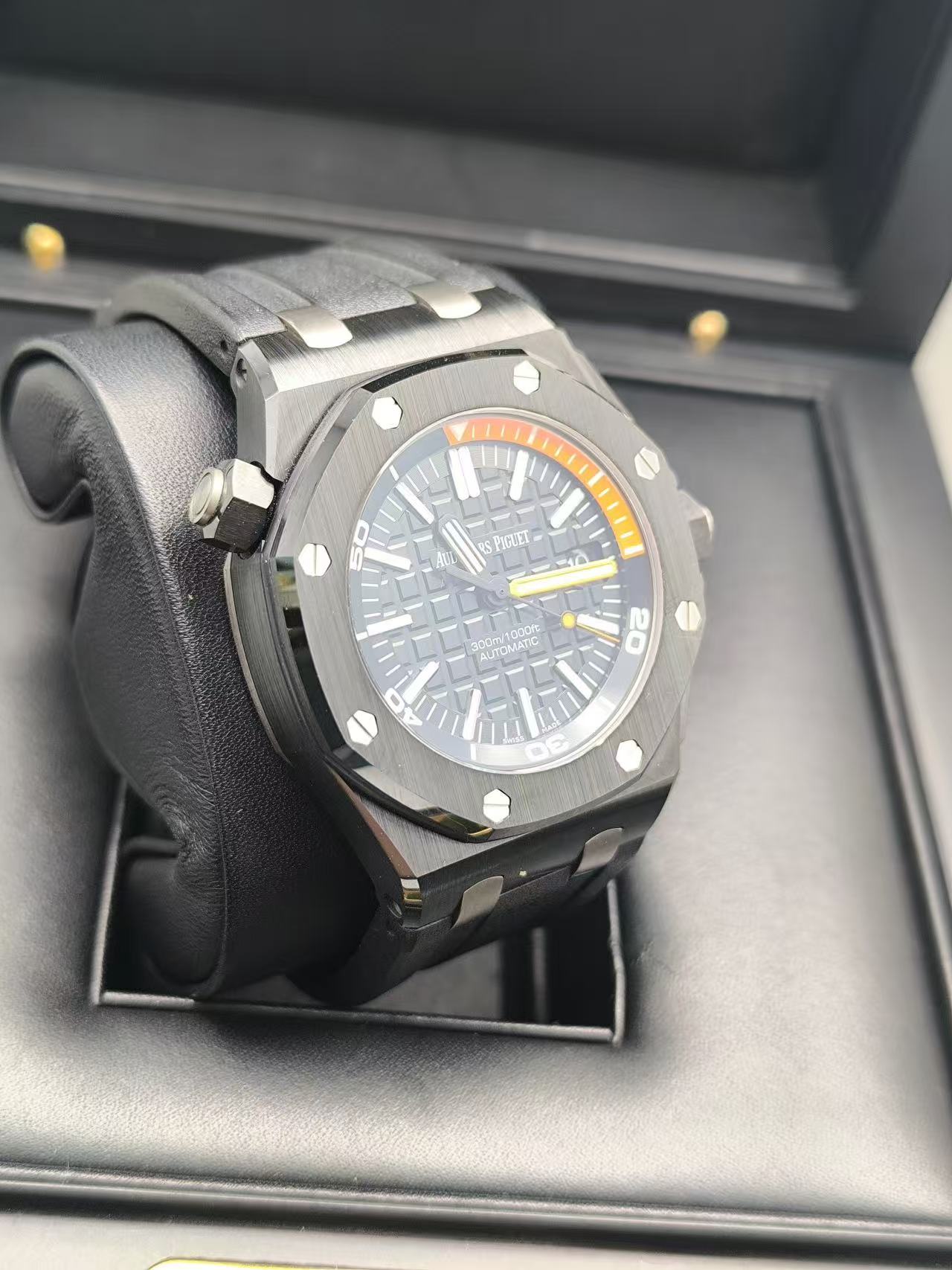 Audemars Piguet 15707CE.00.A002CA.01 detail 2