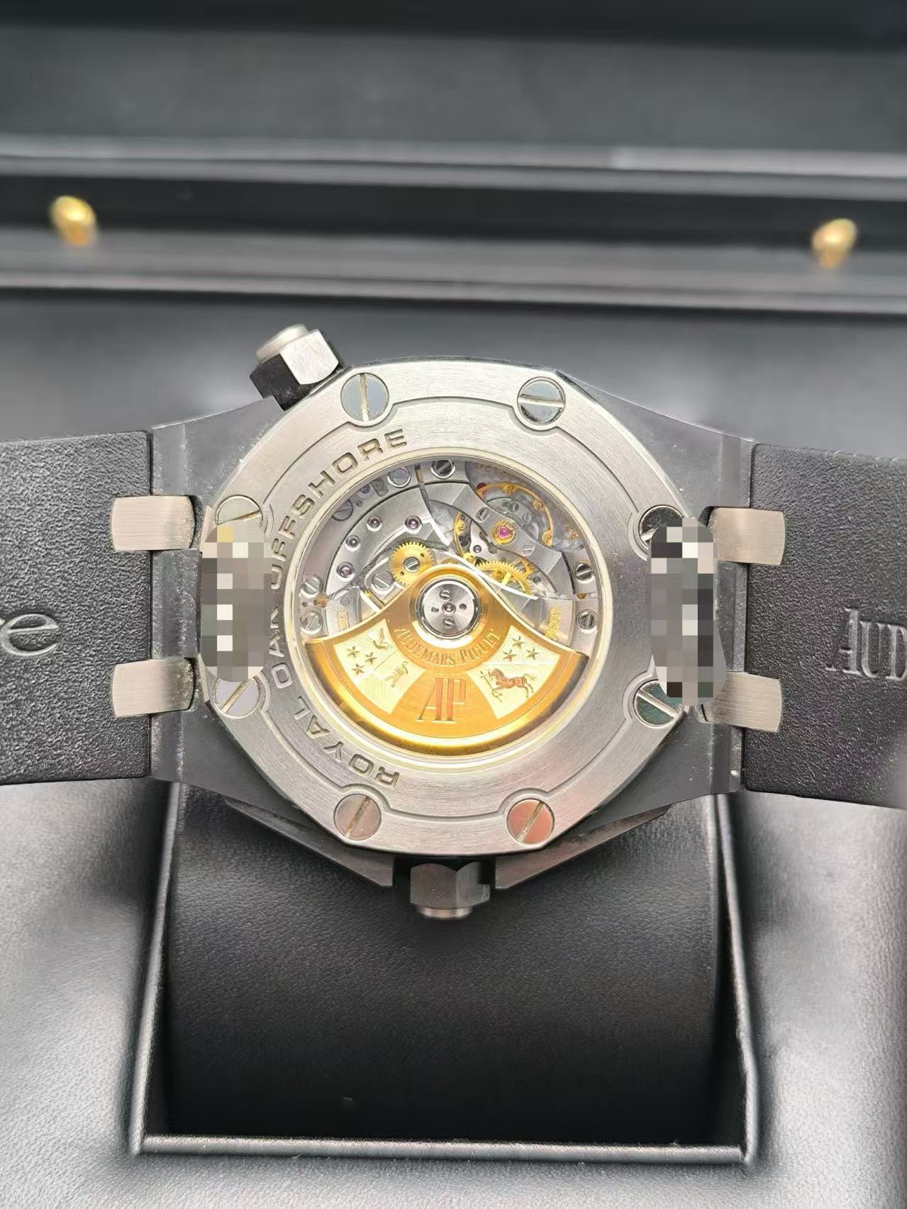 Audemars Piguet 15707CE.00.A002CA.01 detail 3