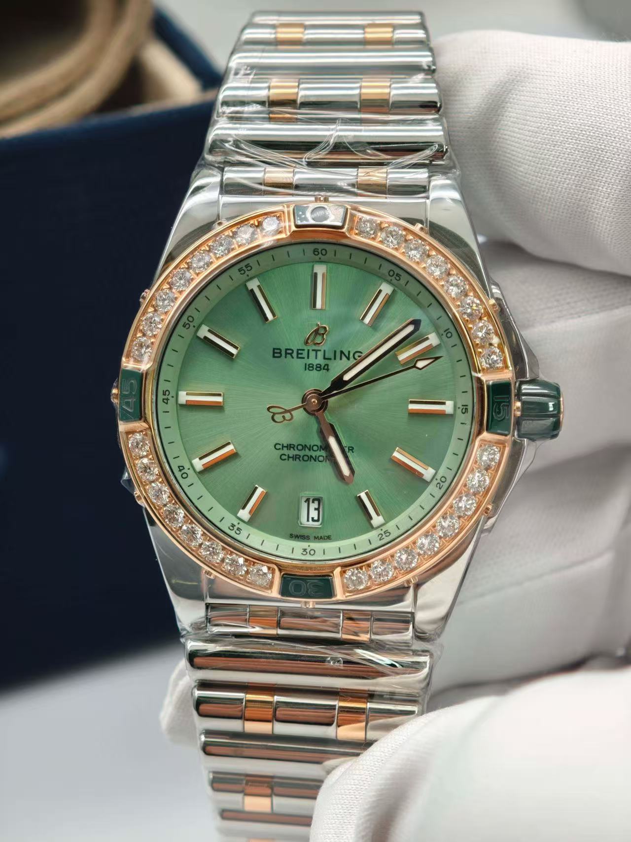 Breitling U17356531L1U1 detail 4