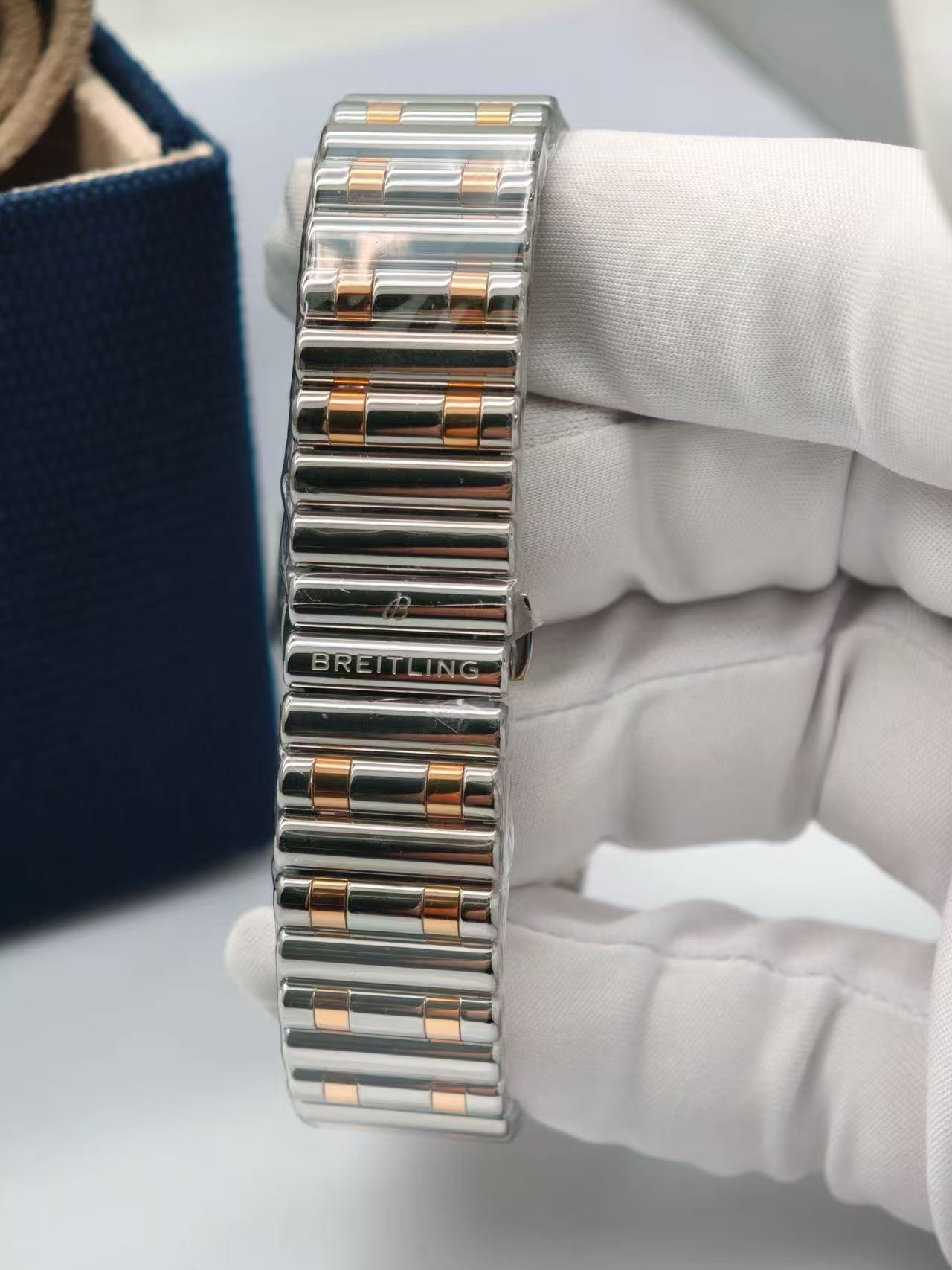 Breitling U17356531L1U1 detail 7