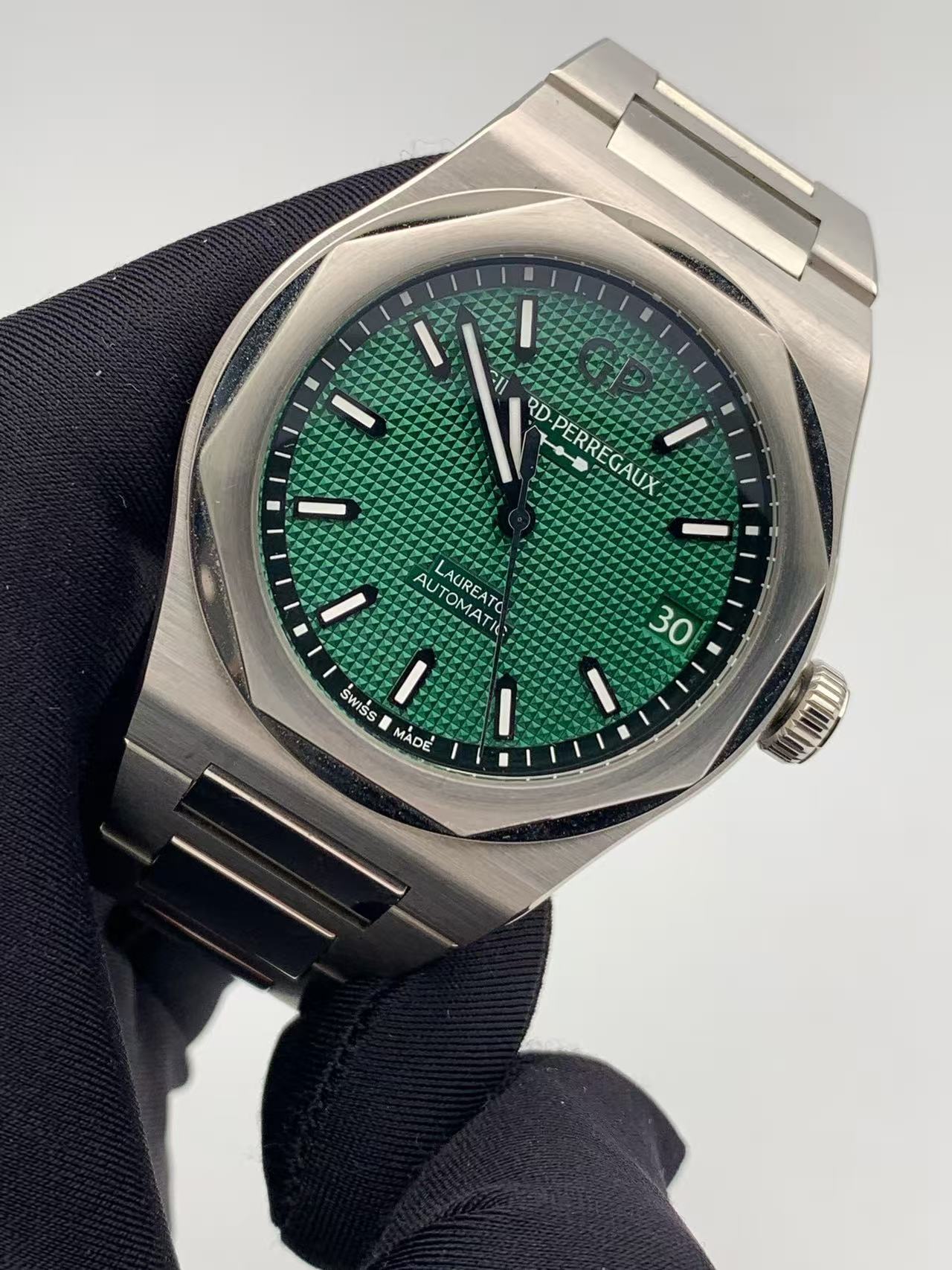 Girard Perregaux 81010-11-3153-1CM detail 1