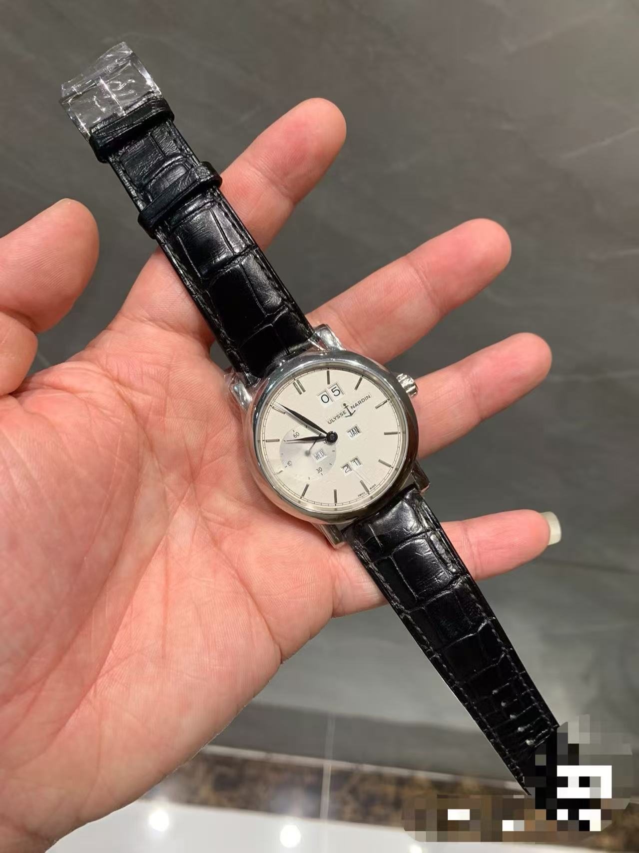 Ulysse Nardin 333-900 detail 2