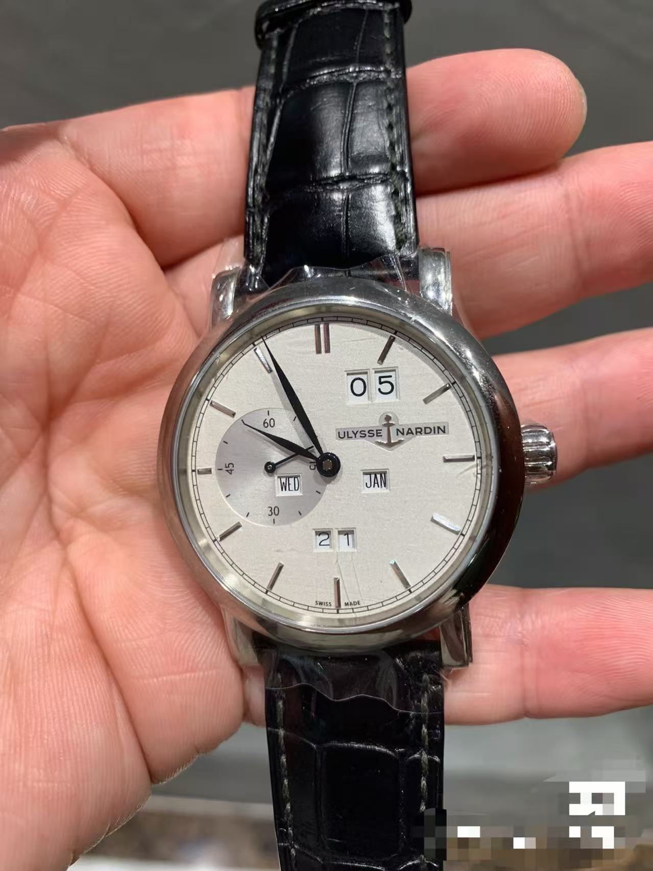 Ulysse Nardin 333-900 detail 1