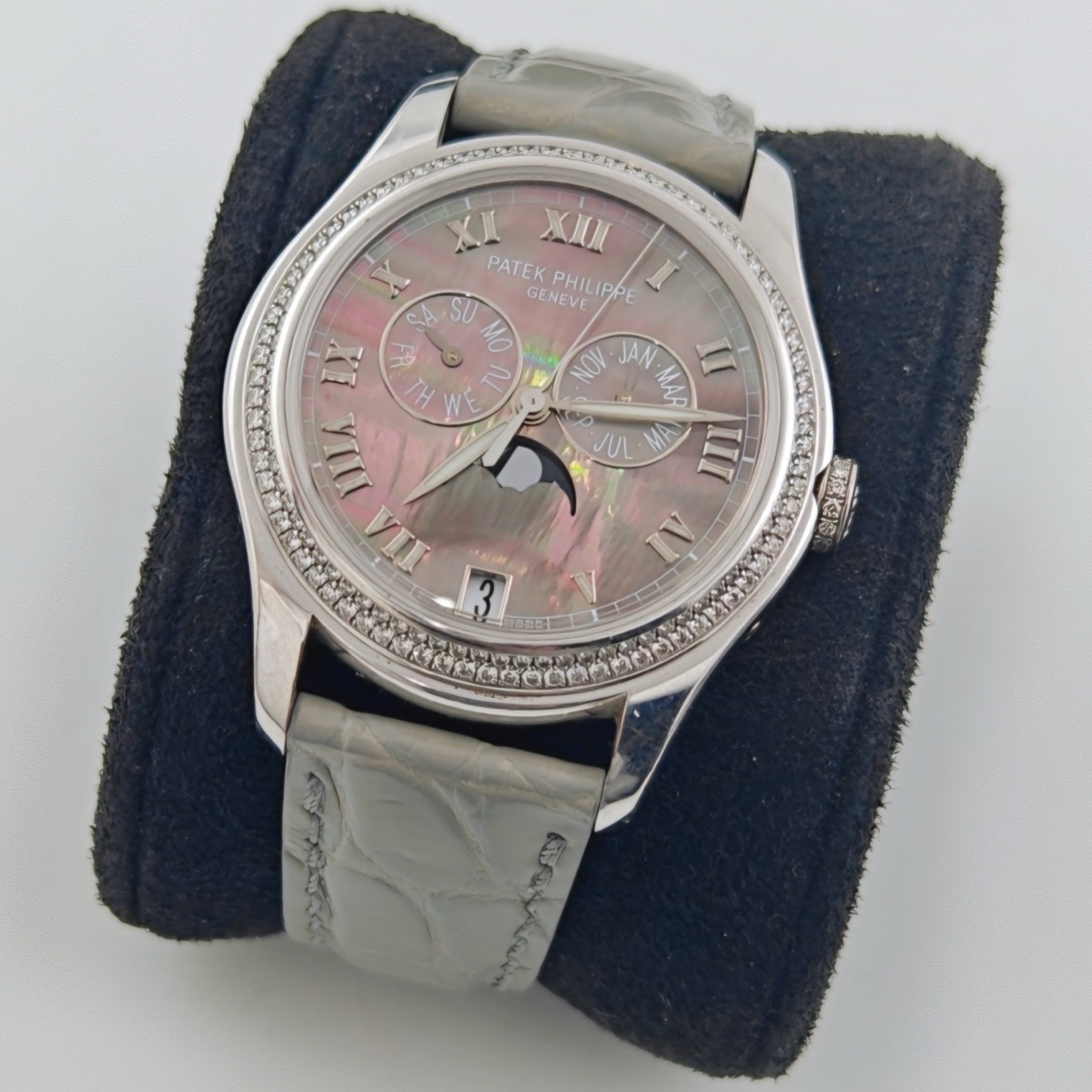 Patek Philippe 4936G-001 detail 1
