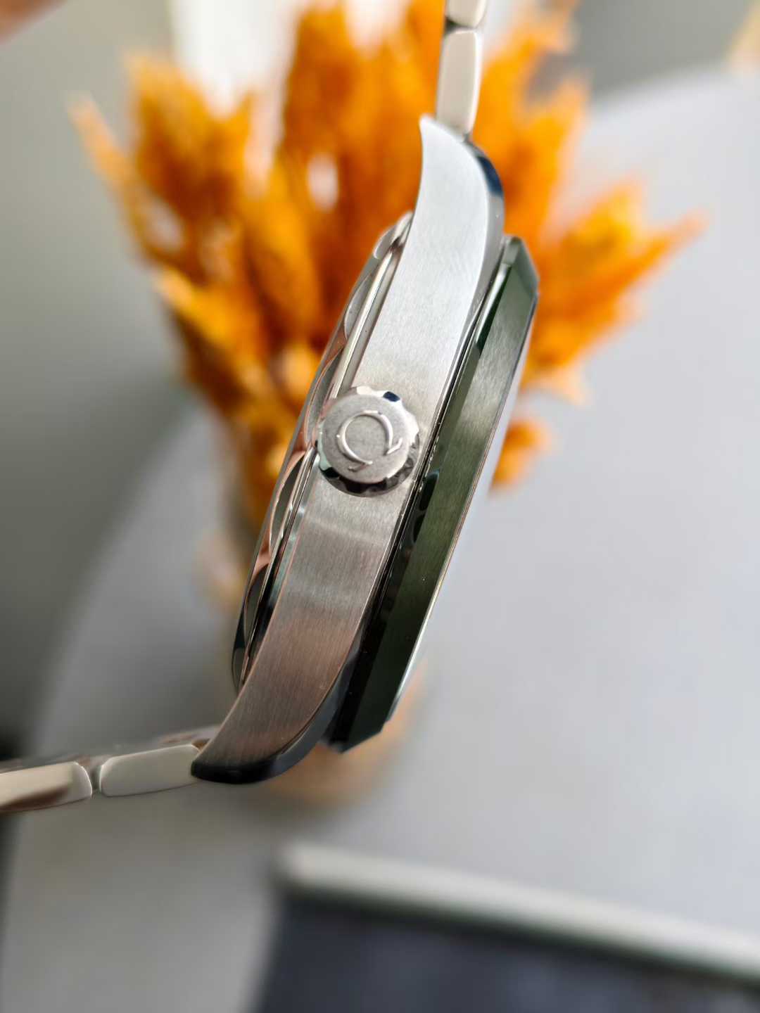 Omega 220.30.43.22.10.001 detail 4