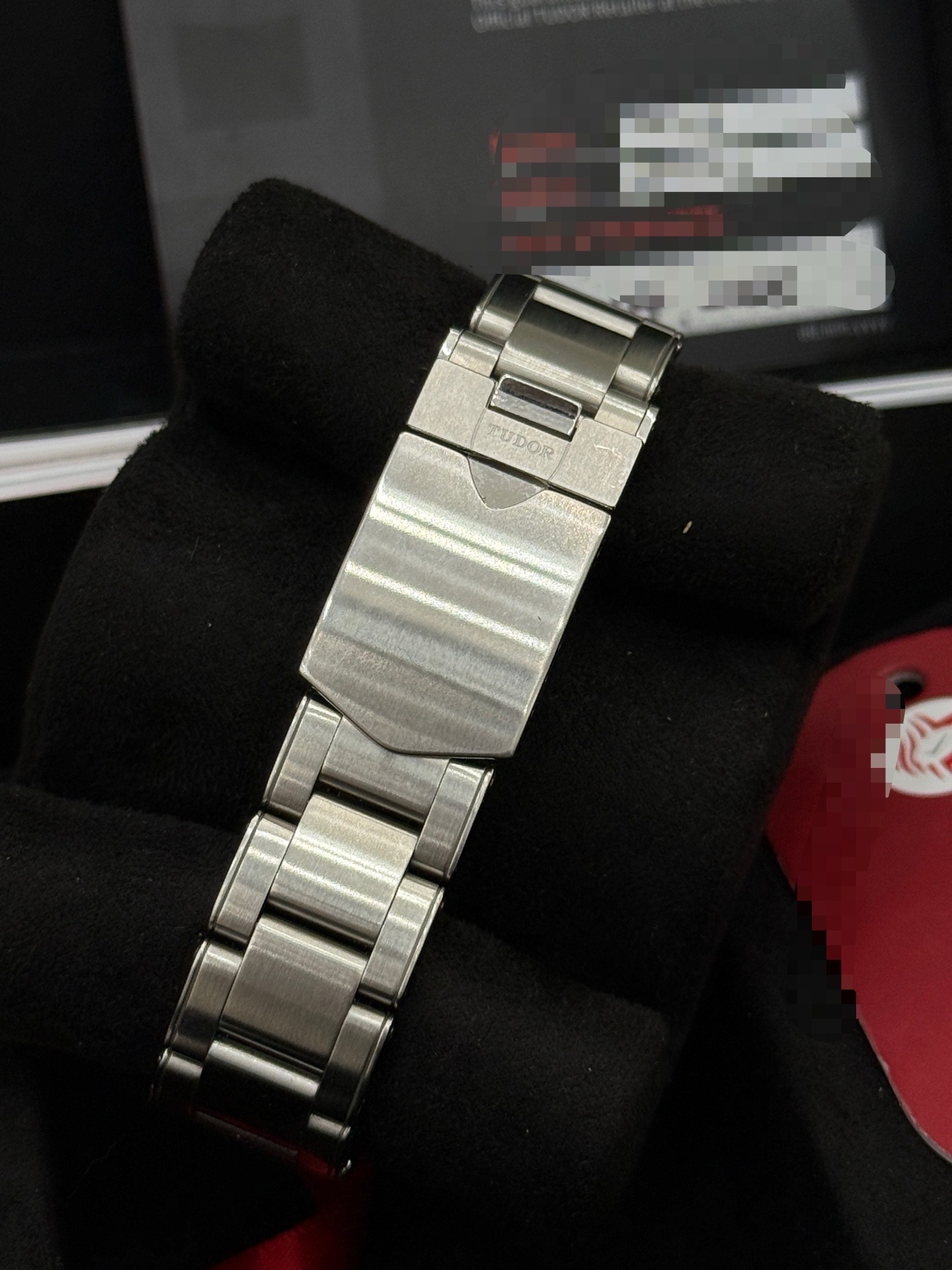 Tudor m79030n-0001 detail 2