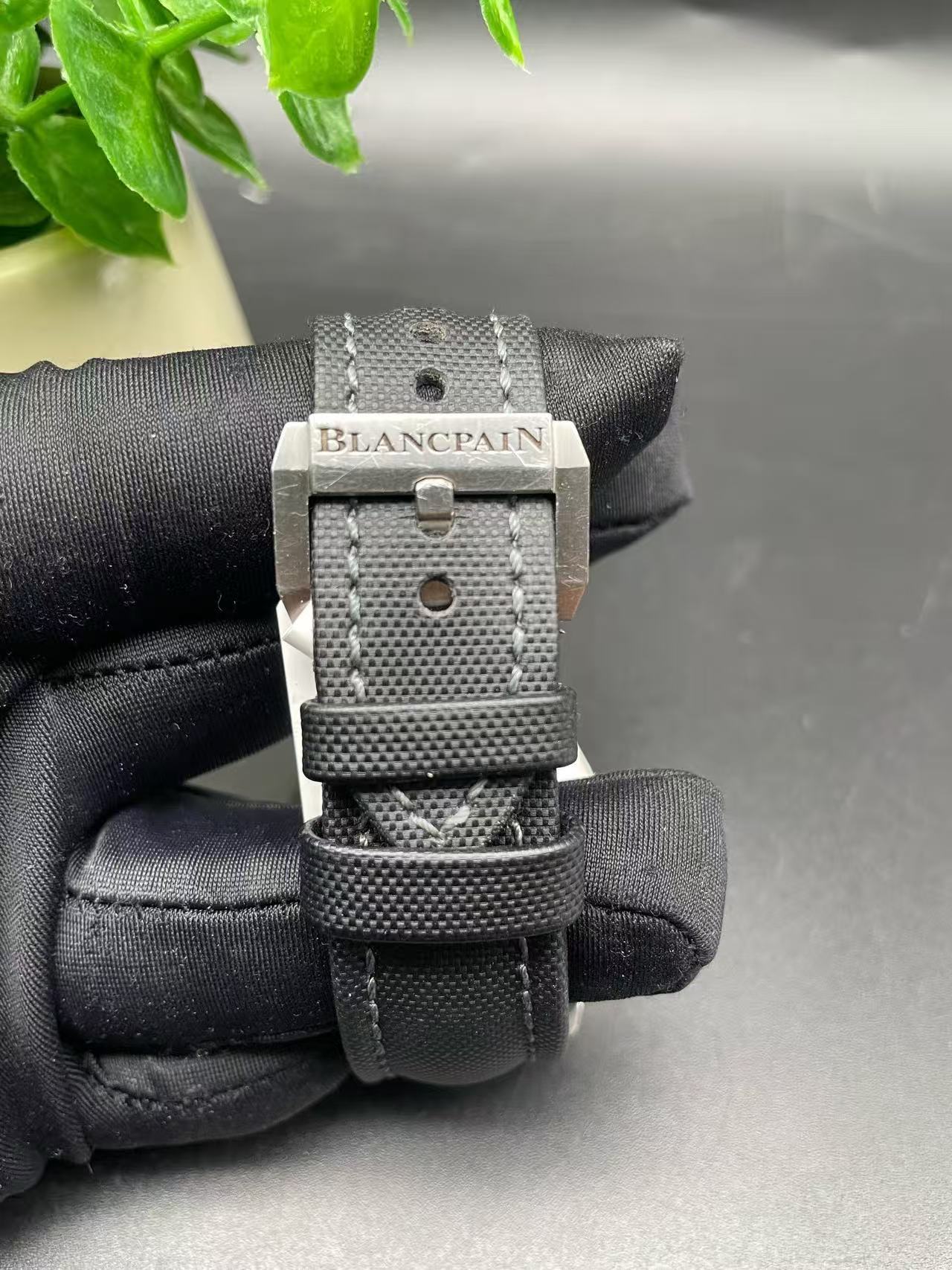 Blancpain 5000 1110 B52A detail 3