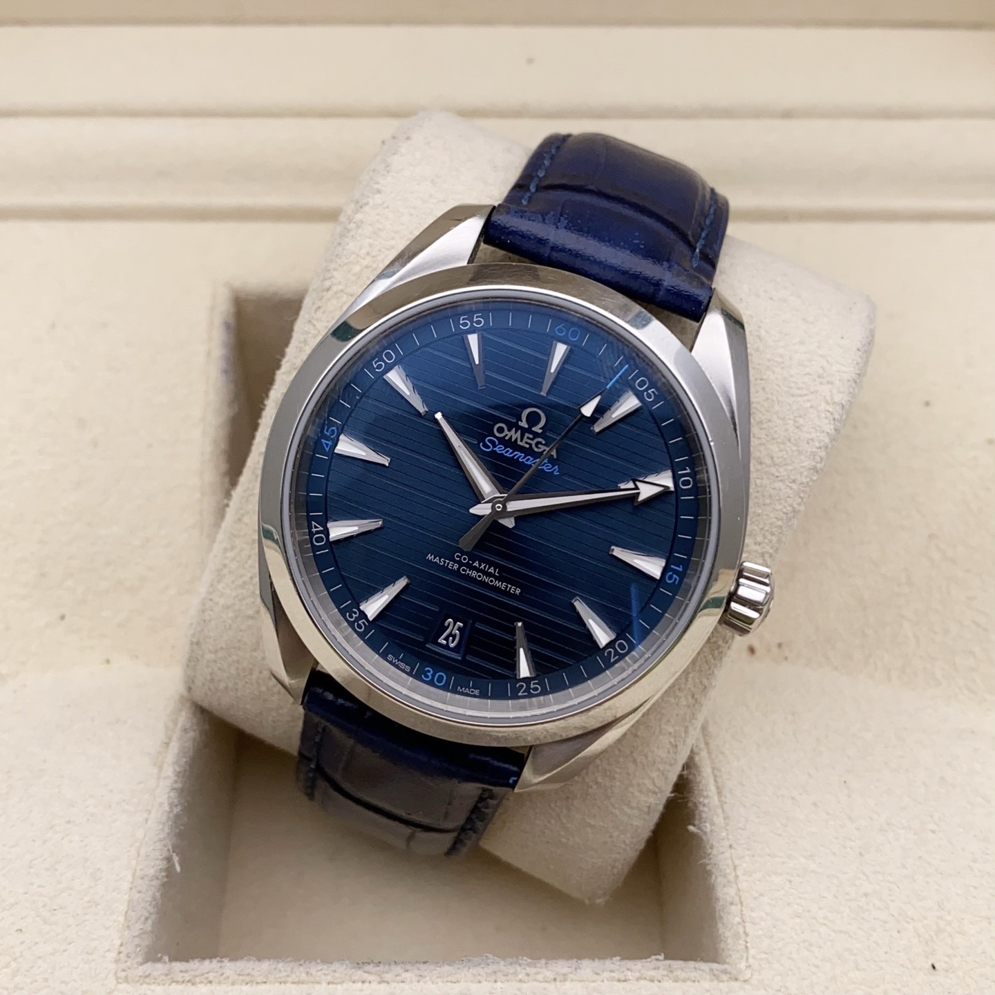 Omega 220.13.41.21.03.001 detail 3
