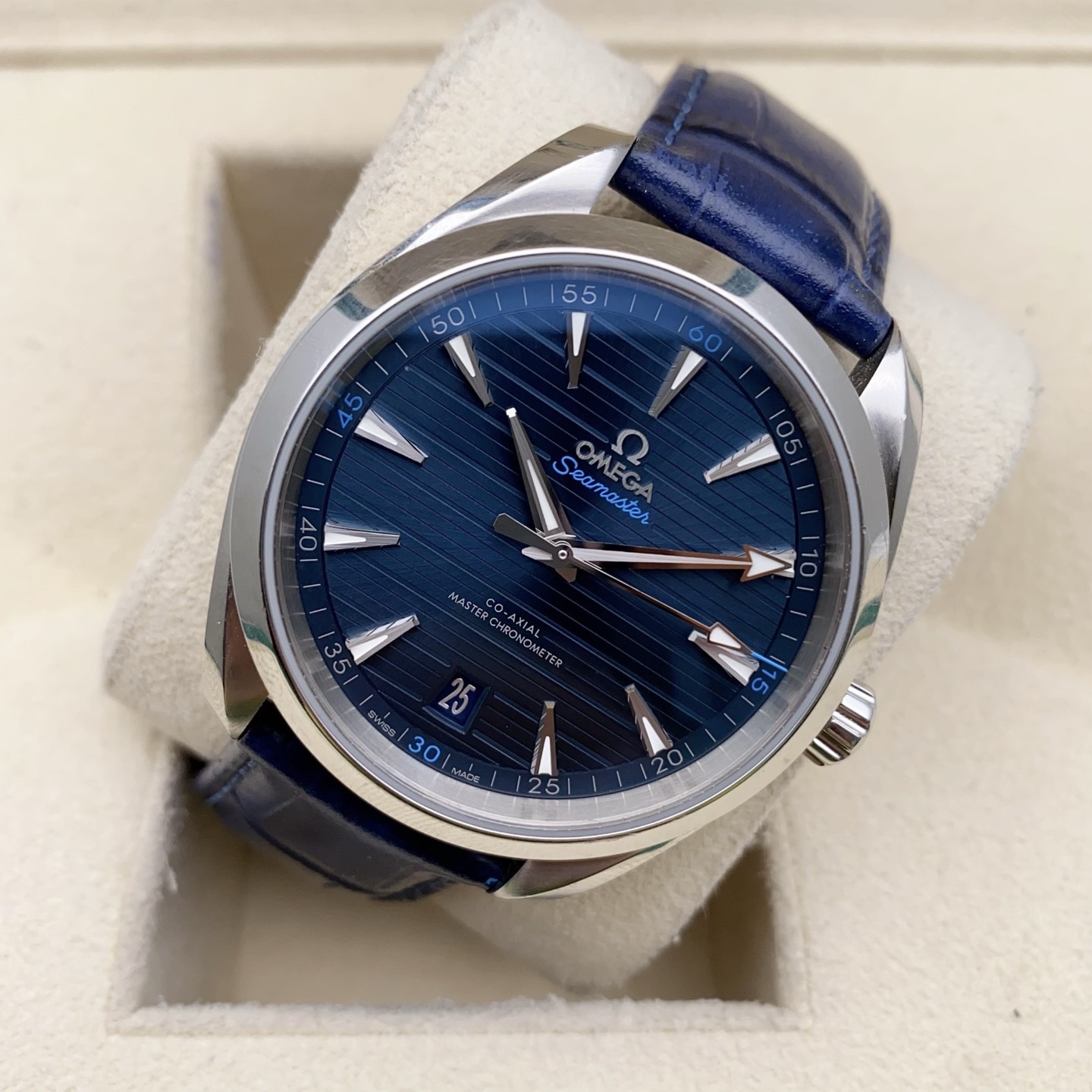 Omega 220.13.41.21.03.001 detail 1