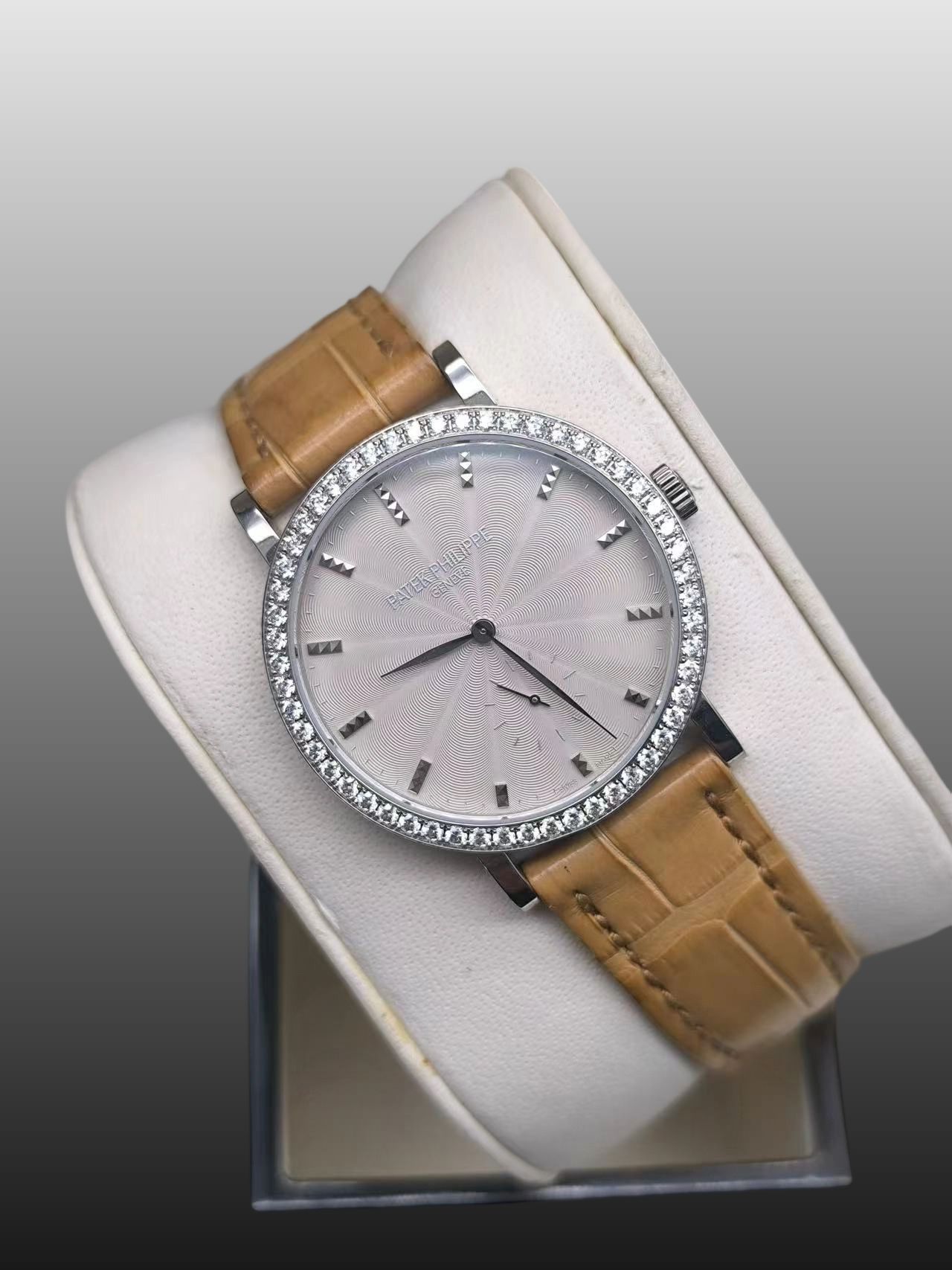 Patek Philippe 7120G-001 detail 1