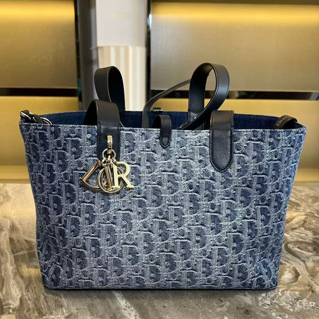 Dior M2821ODCE_M49E detail 1