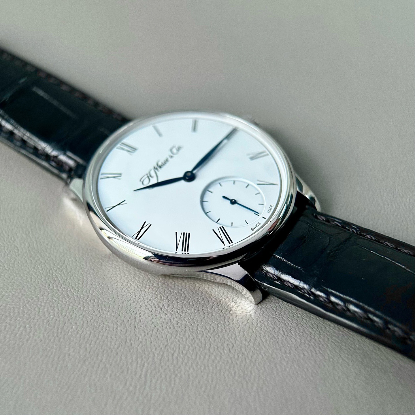 H.Moser & Cie() 2327-0200 detail 7