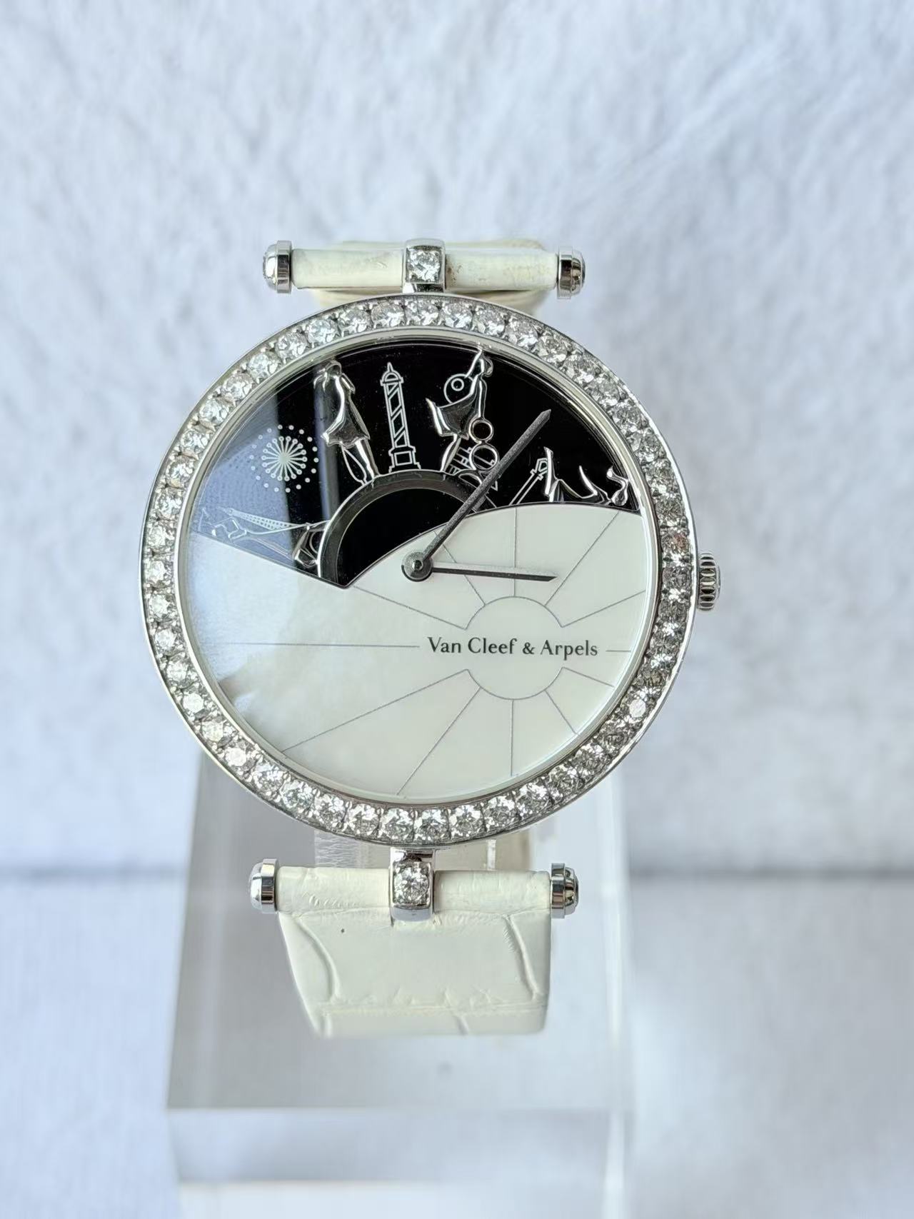 Van Cleef & Arpels VCARO3ZB00
