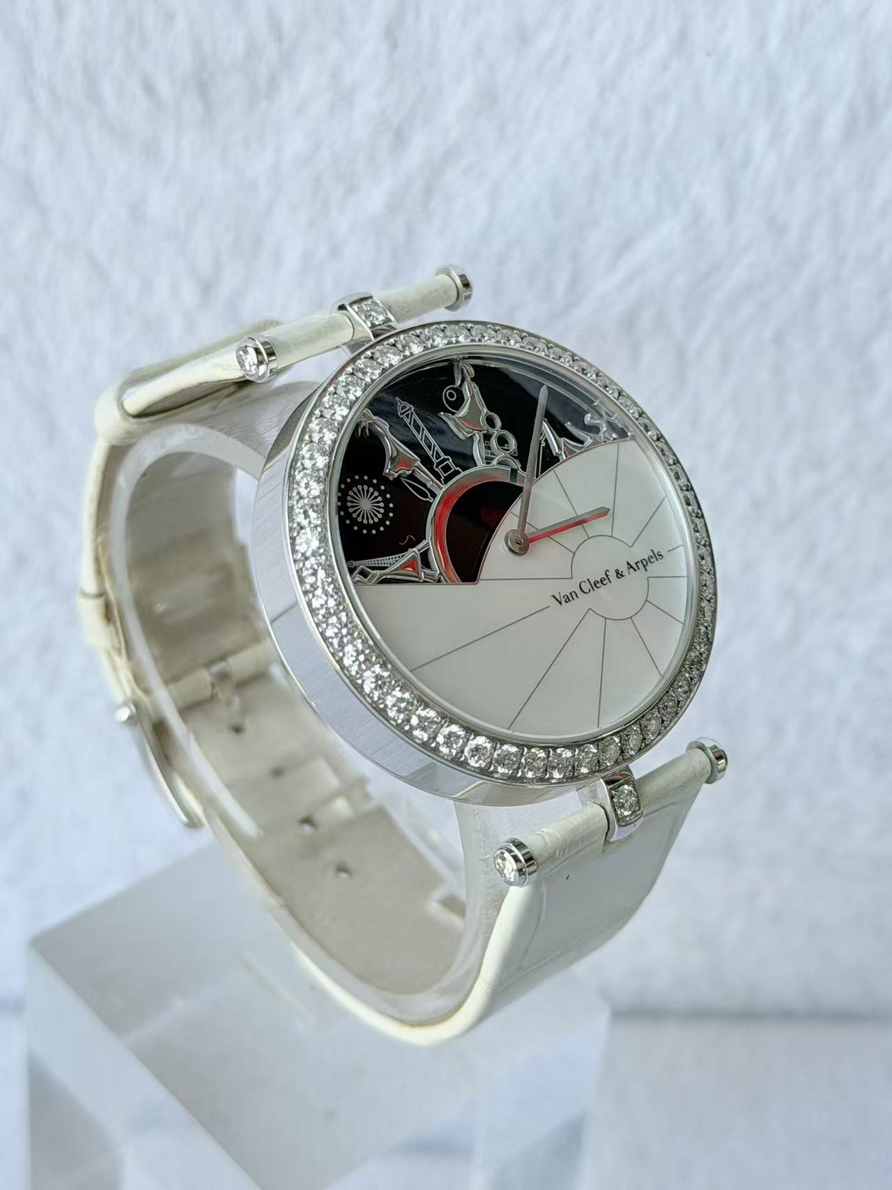 Van Cleef & Arpels VCARO3ZB00 detail 2
