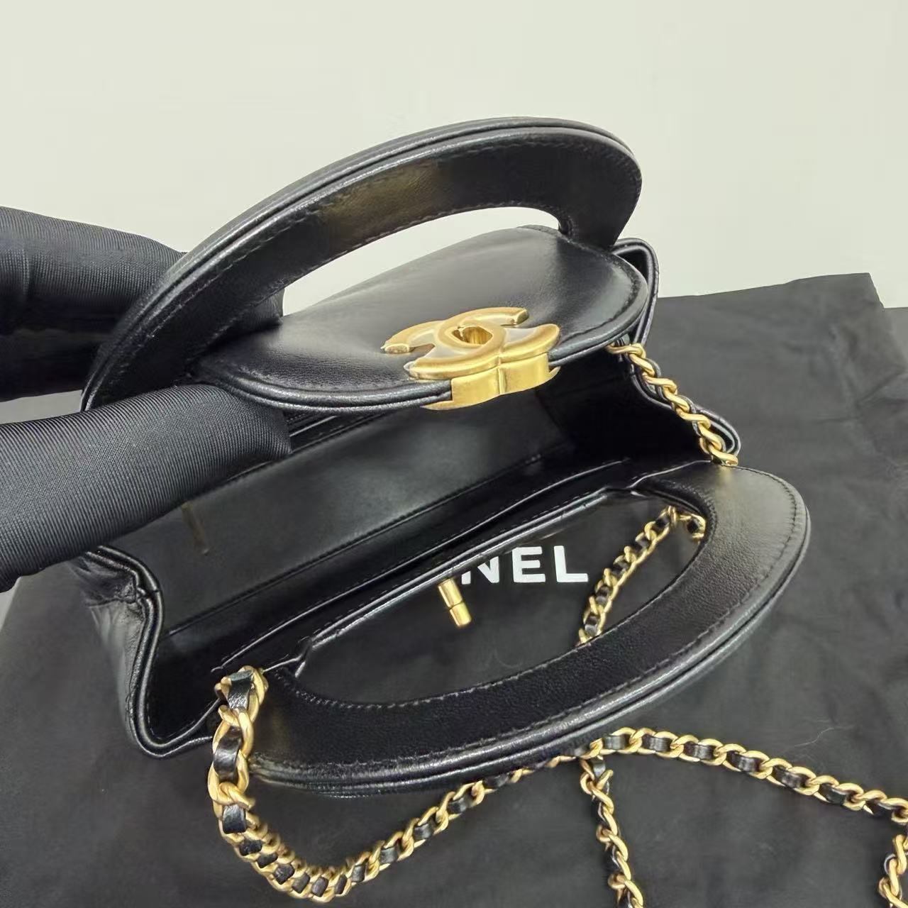 Chanel detail 1