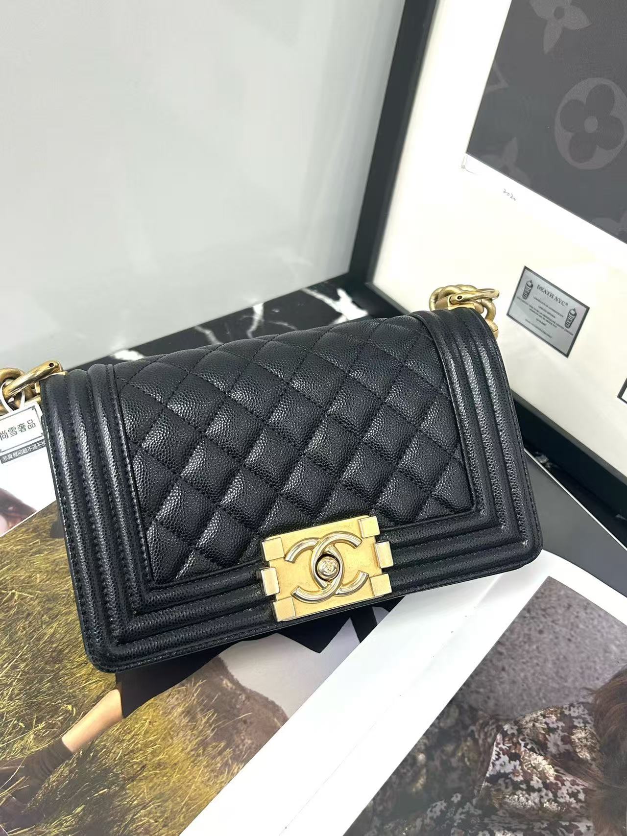 Chanel detail 1