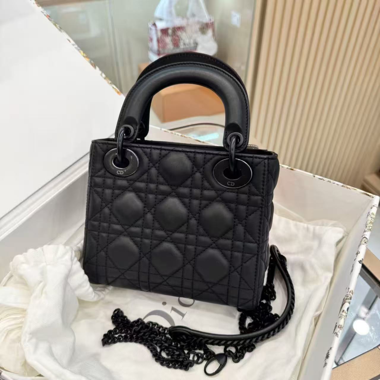 Dior detail 1