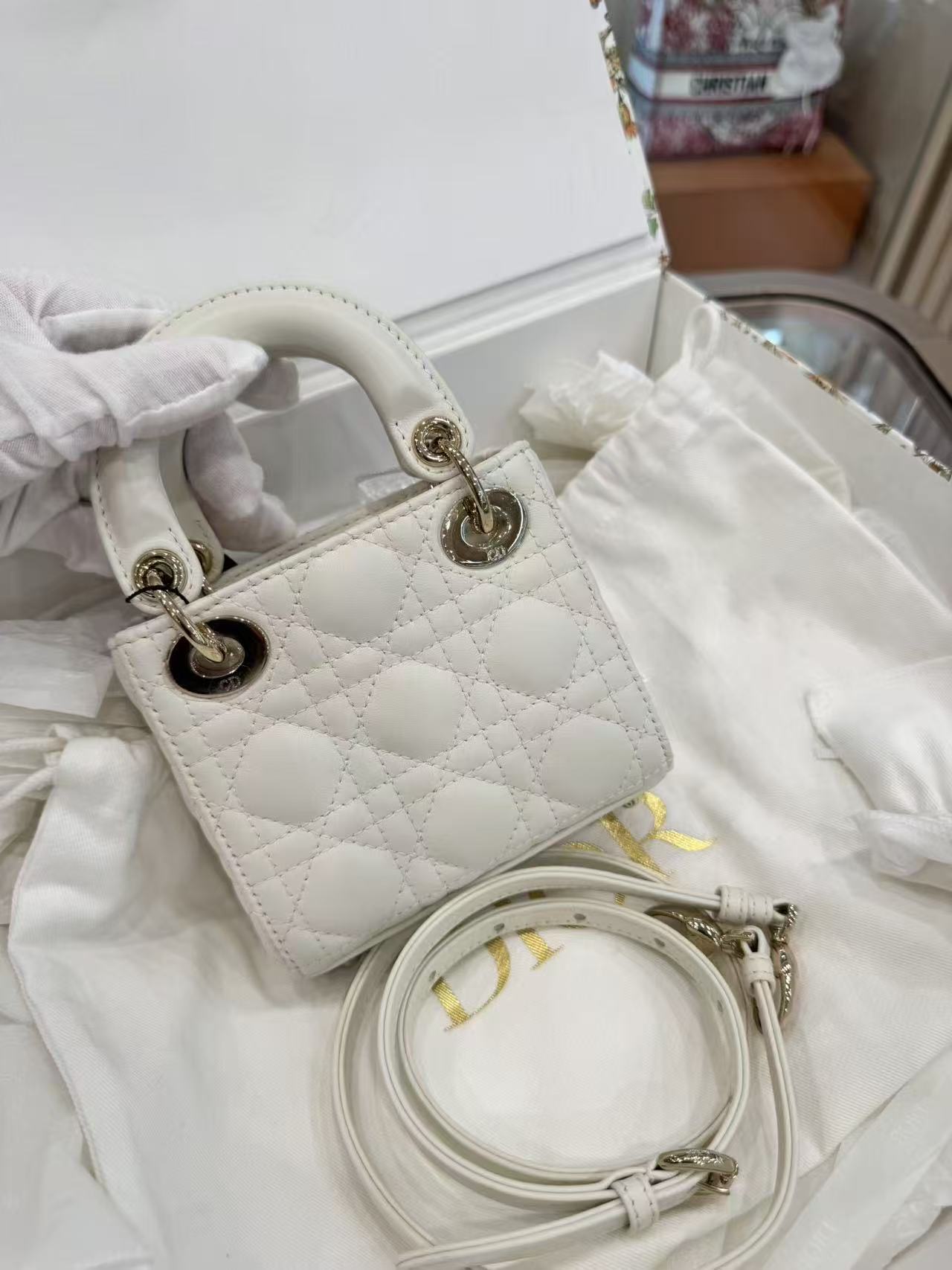 Dior detail 1