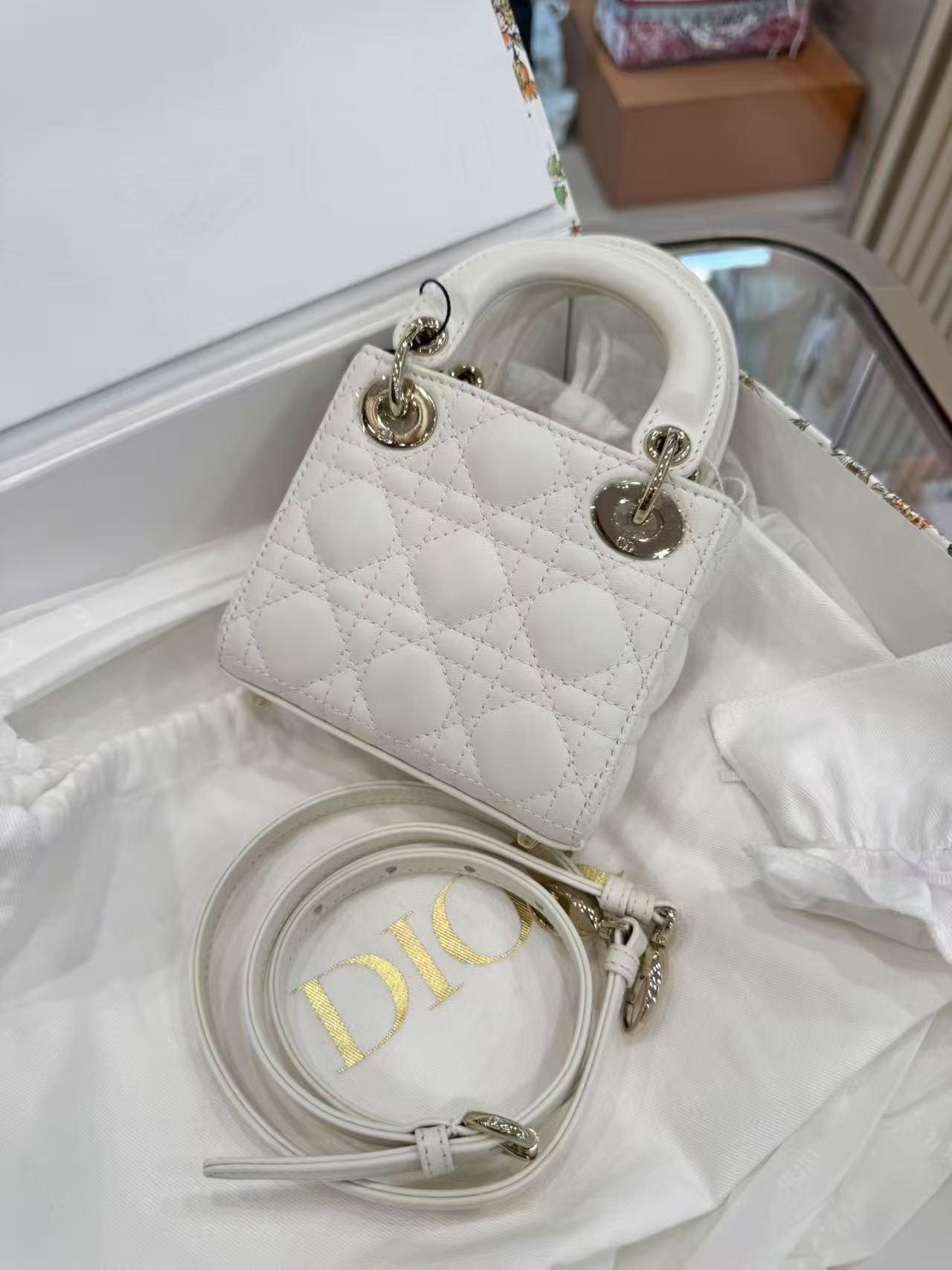 Dior detail 5