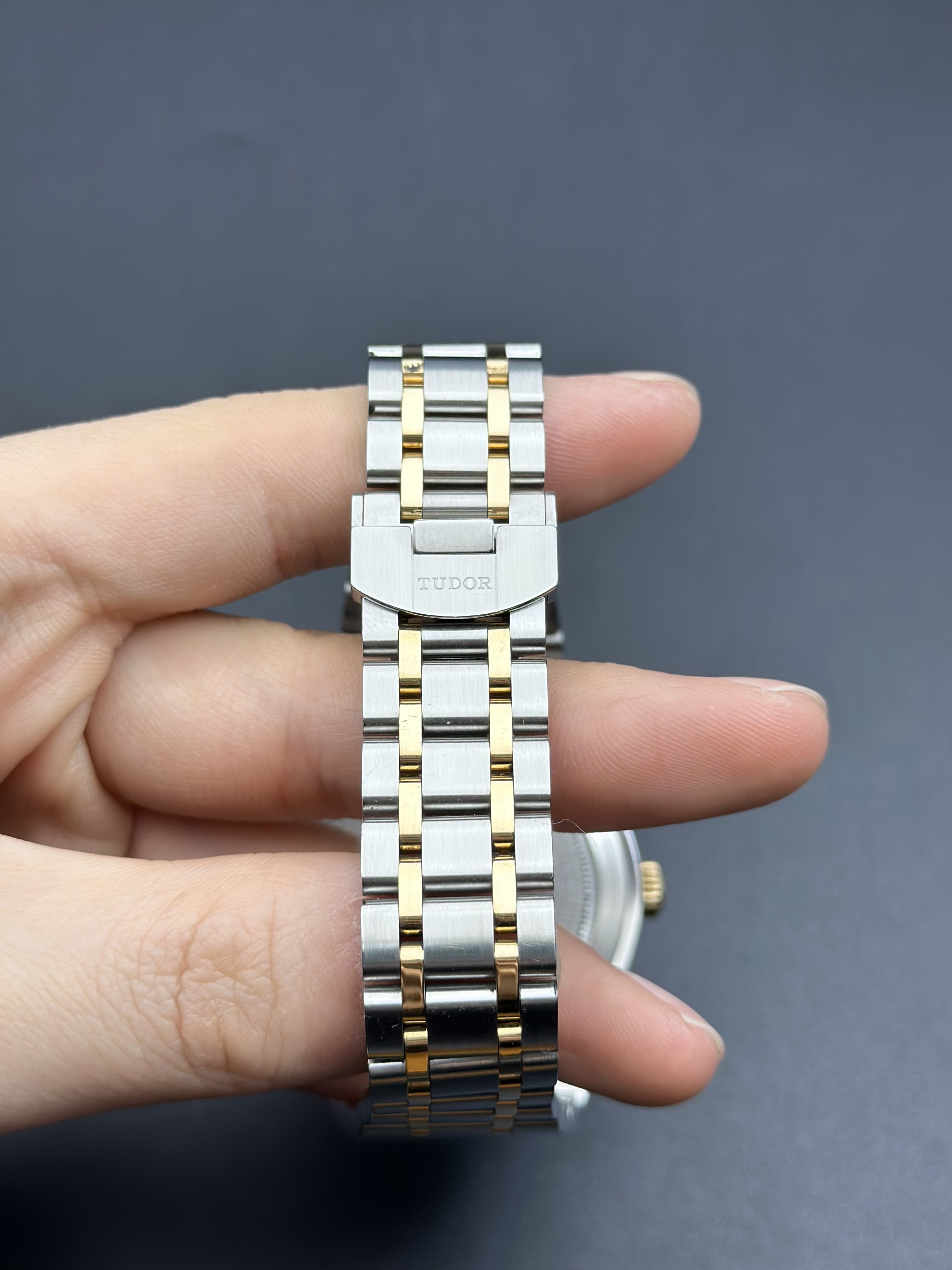 Tudor M28603-0002 detail 4