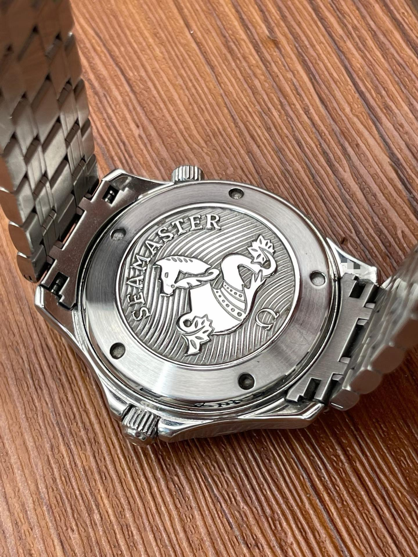 Omega 212.30.41.20.01.003 detail 3