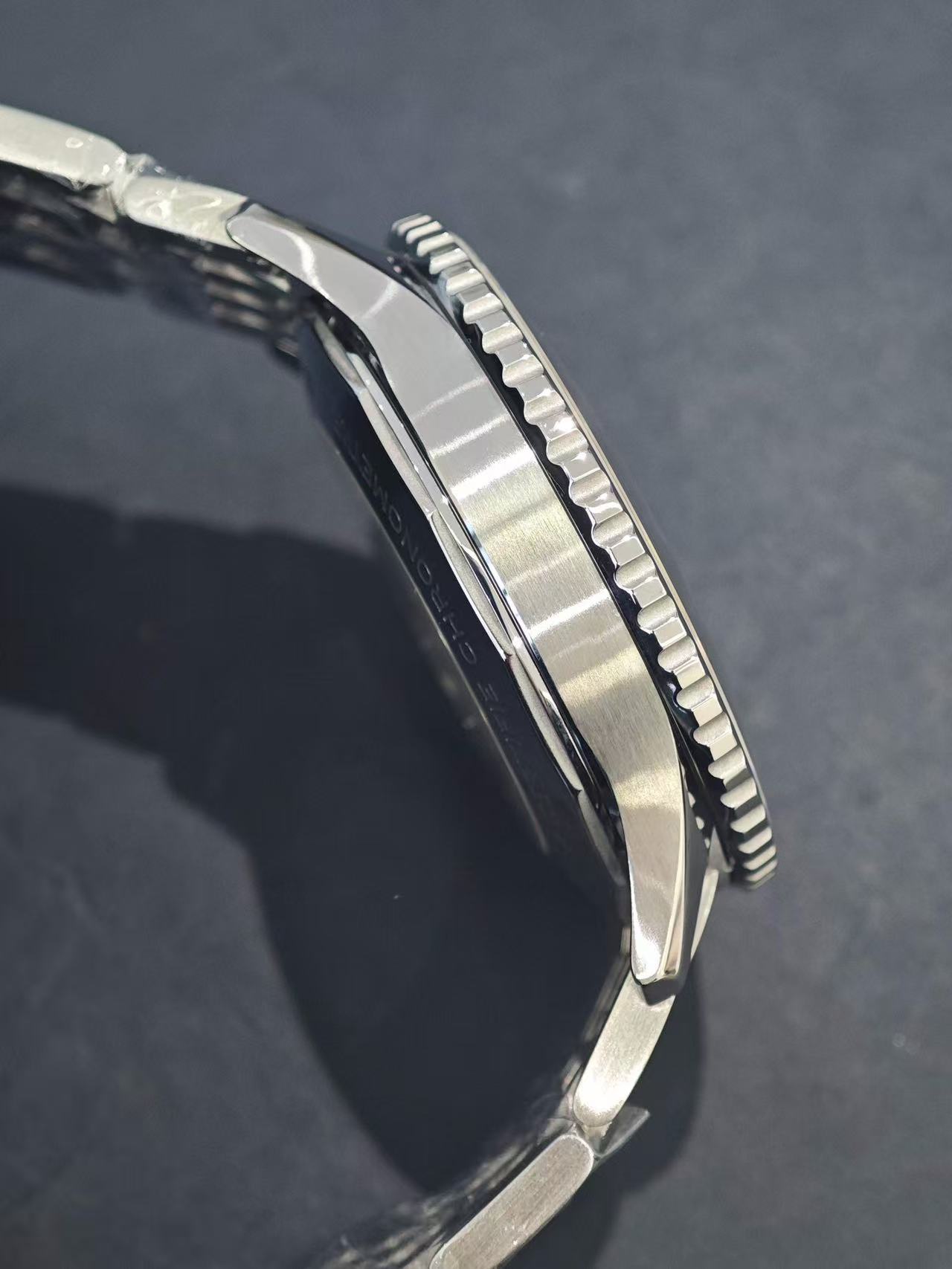 Breitling AB0137211C1A1 detail 2
