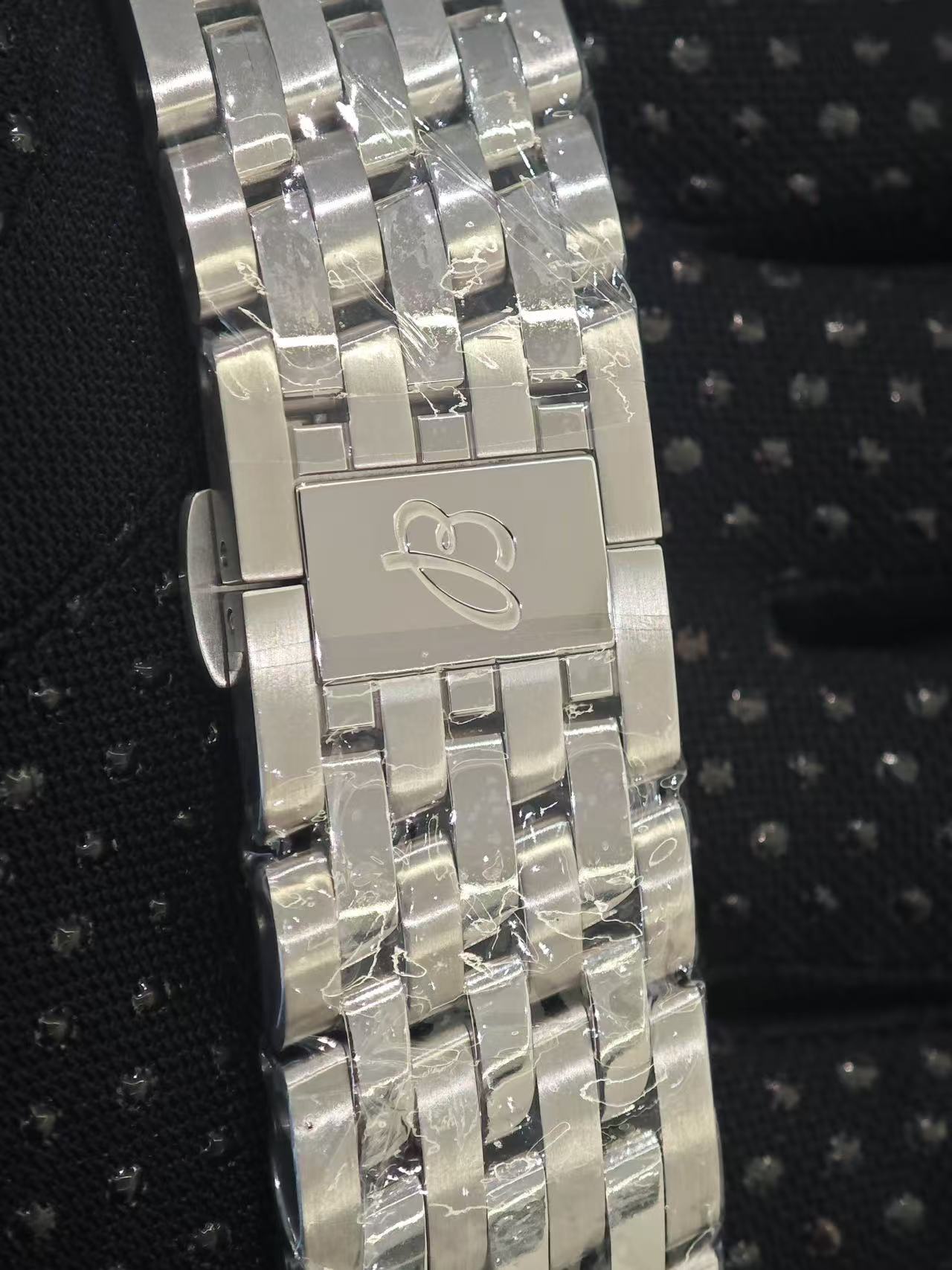 Breitling AB0137211C1A1 detail 3