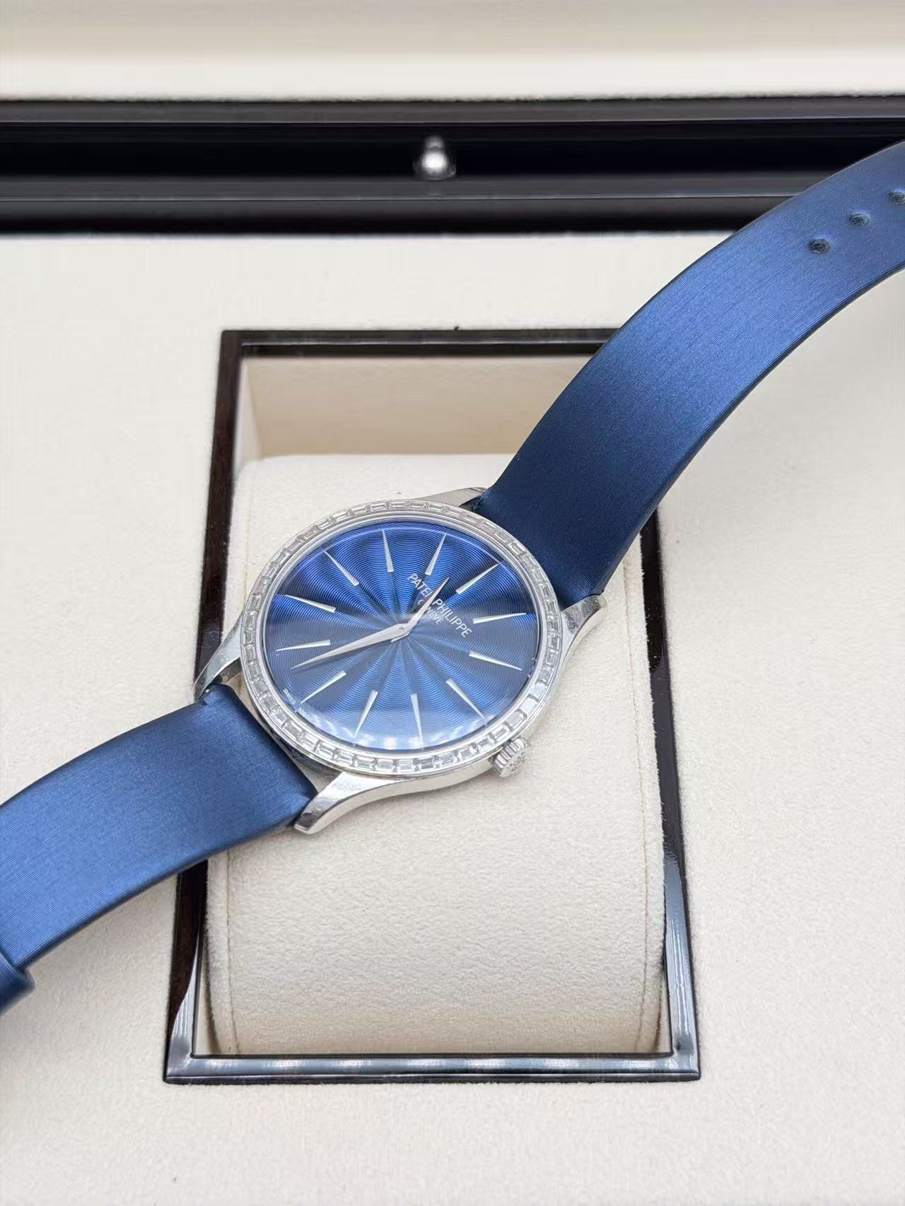 Patek Philippe 4897 / 300G-001 detail 1