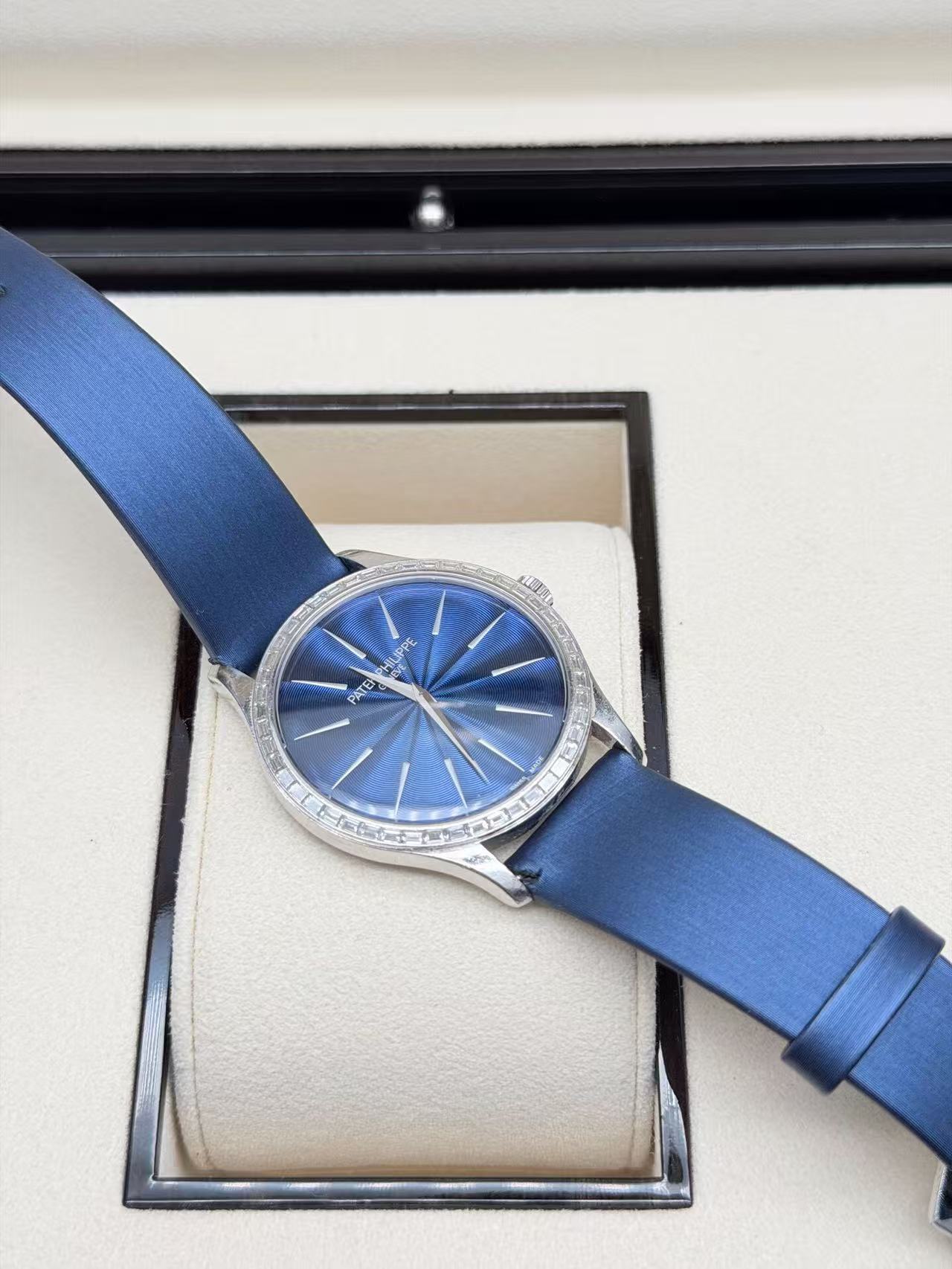 Patek Philippe 4897 / 300G-001 detail 2