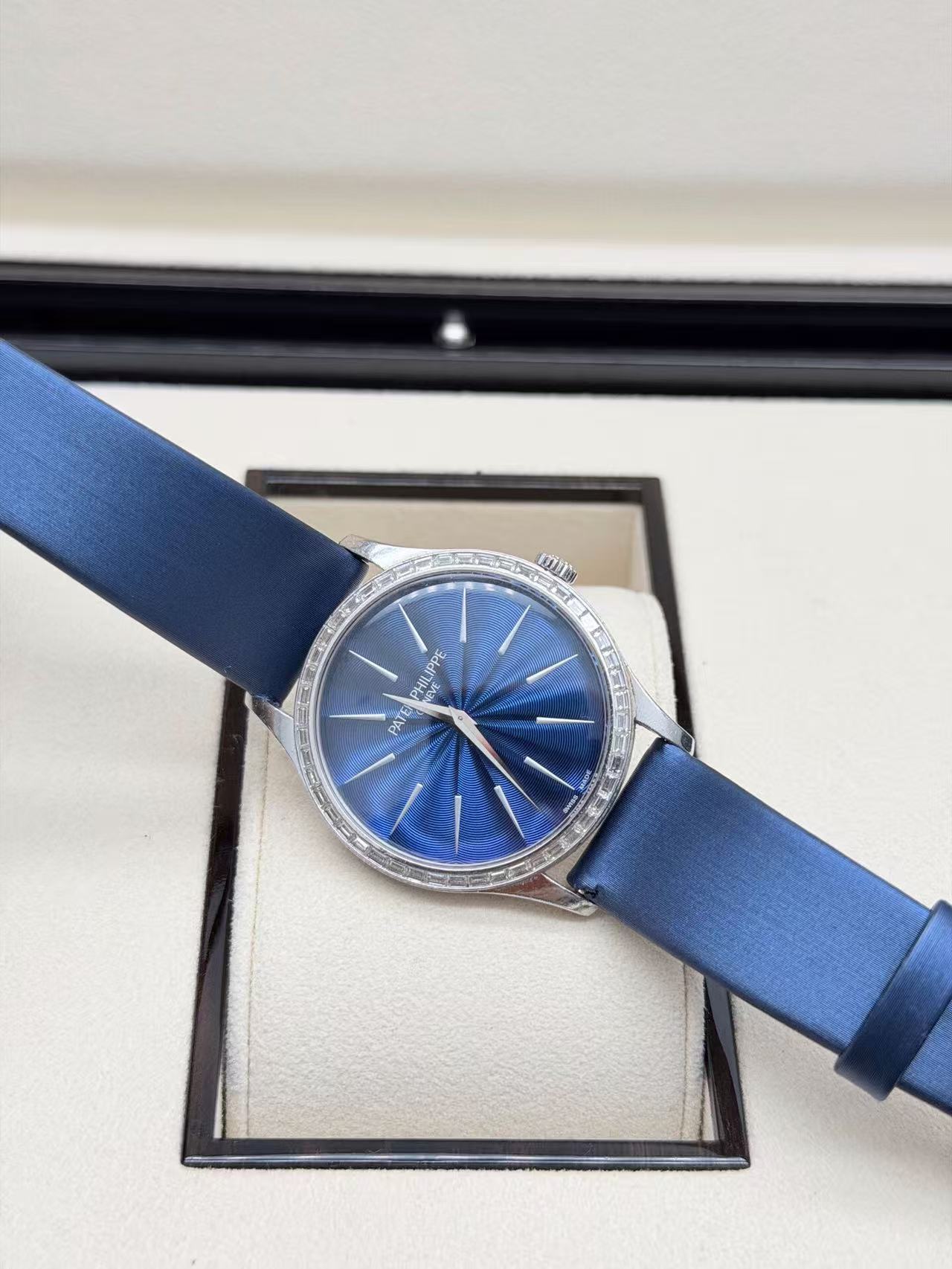 Patek Philippe 4897 / 300G-001 detail 3