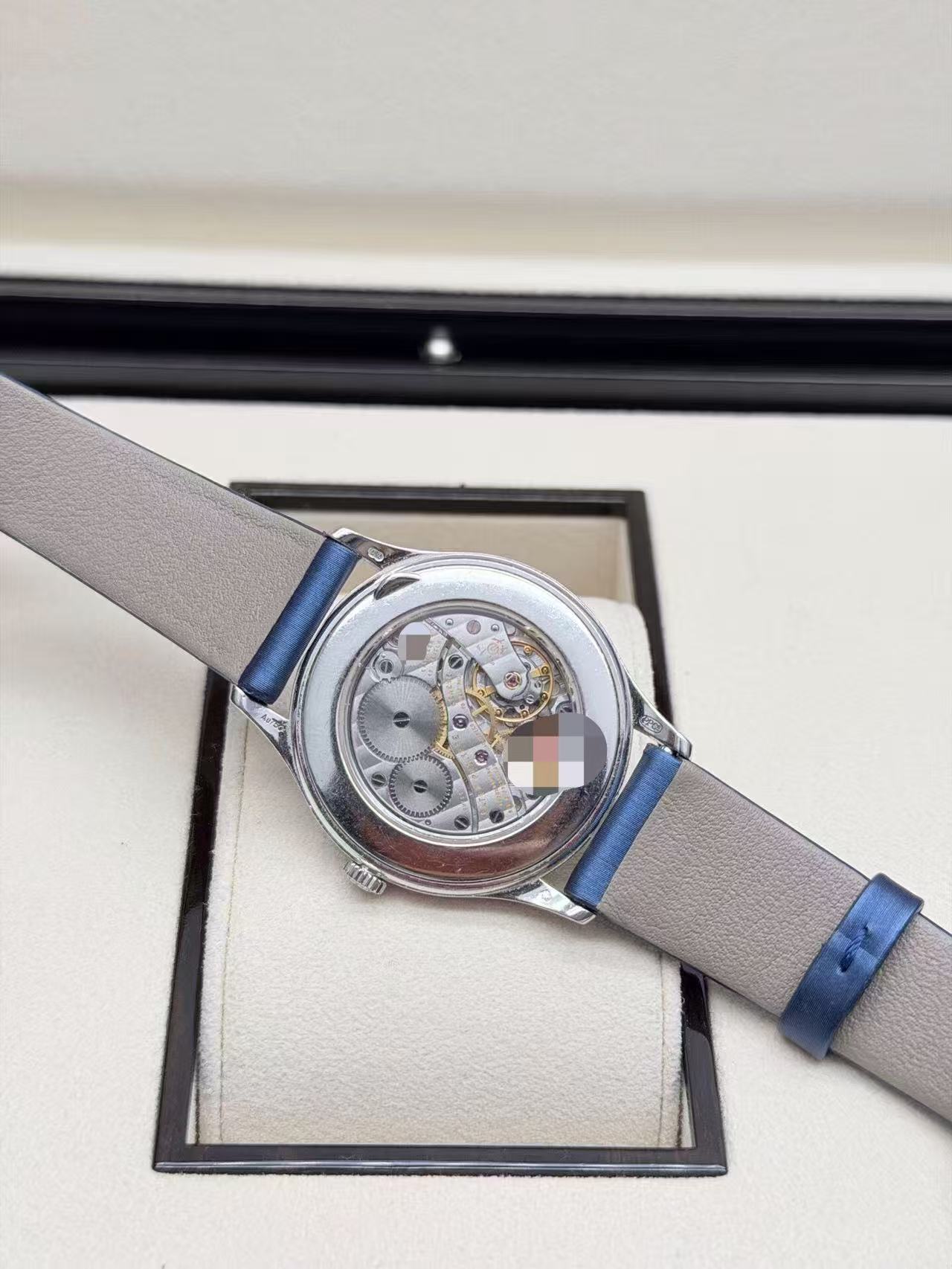 Patek Philippe 4897 / 300G-001 detail 4